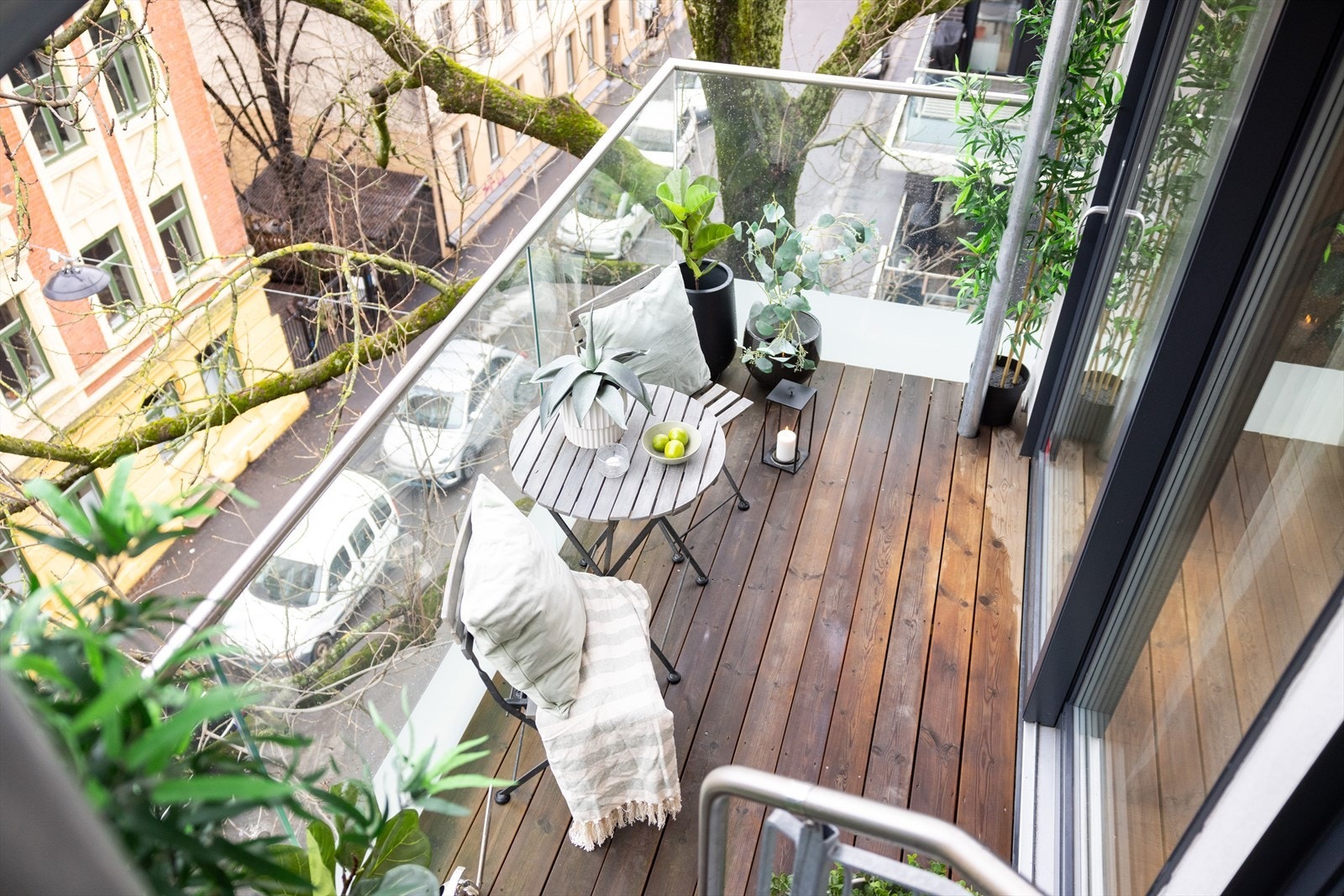 - På balkongen finner man oppheng for hengekøye - Galleribilde