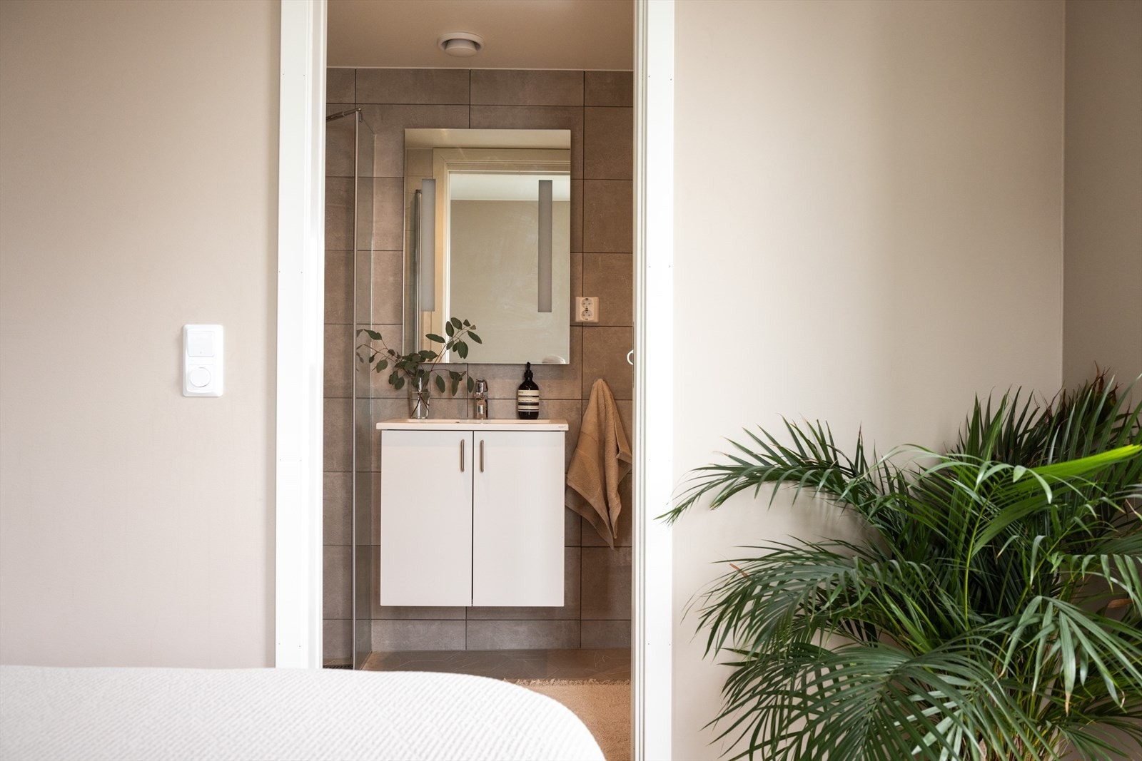 - Hovedsoverom med en suite baderom - Galleribilde