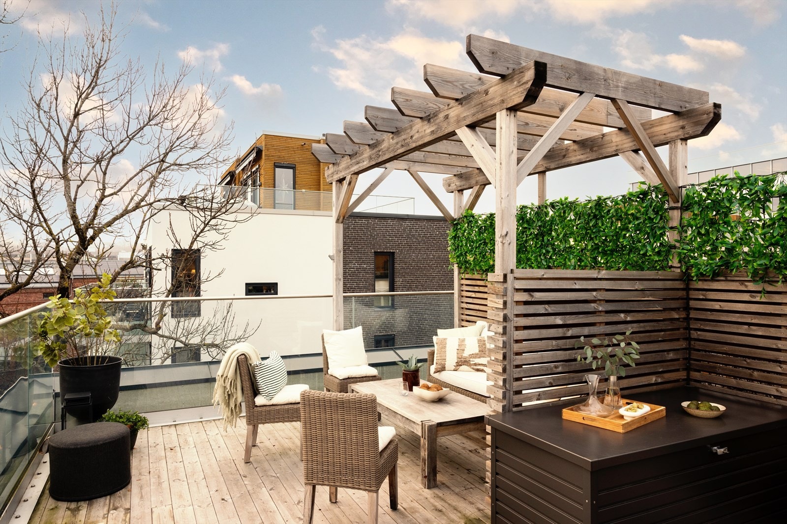 - På takterrassen er pergola og god plass til sittegruppe - Galleribilde