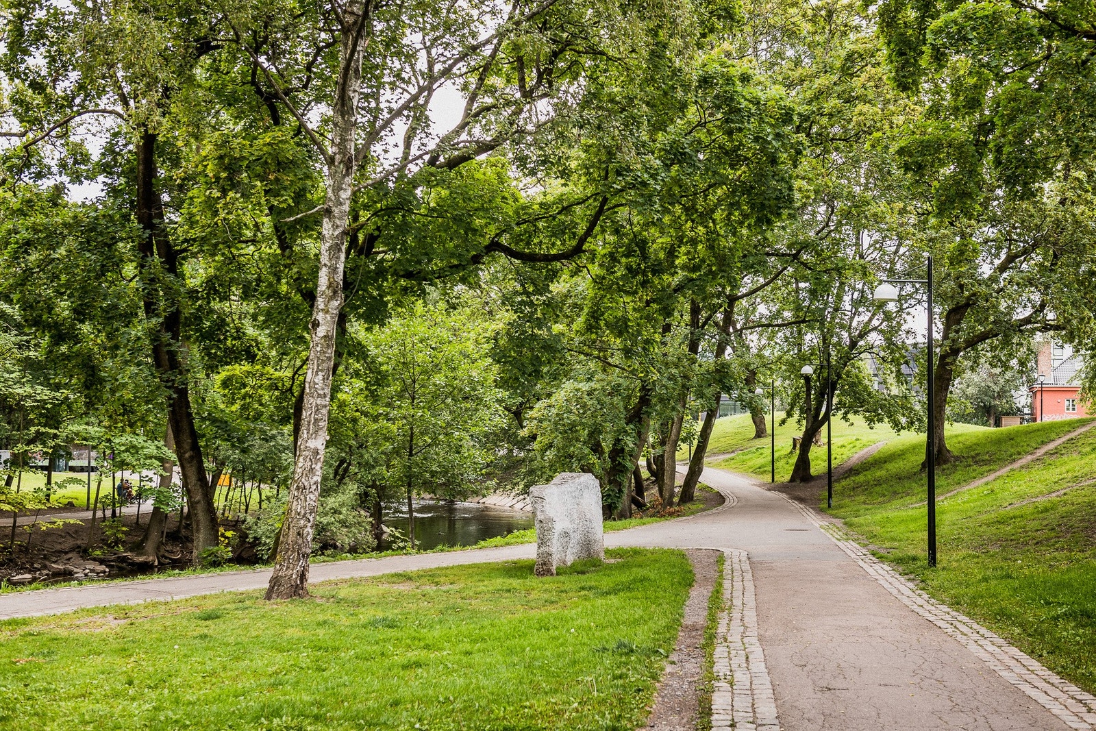 Fine turmuligheter langs Akerselva. Galleribilde