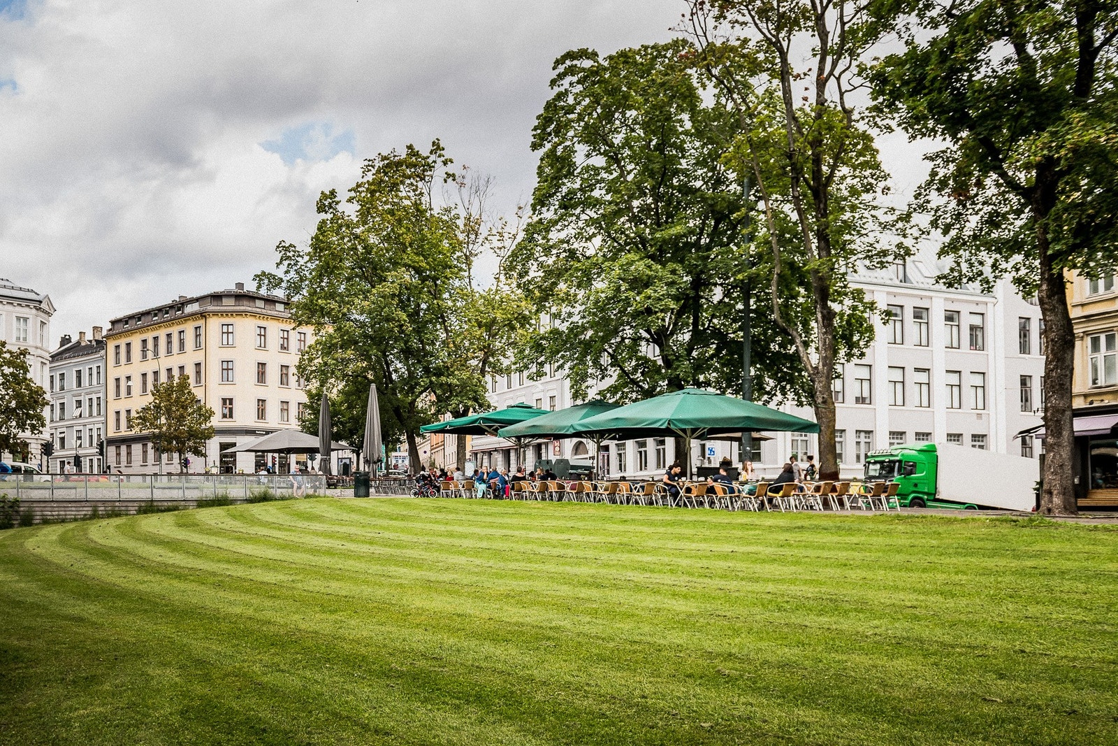 Bo i nærheten av Kiellands plass med stort tilbud av butikker med vinmonopol, cafeer, restauranter og et bredt kollektivtilbud. Galleribilde