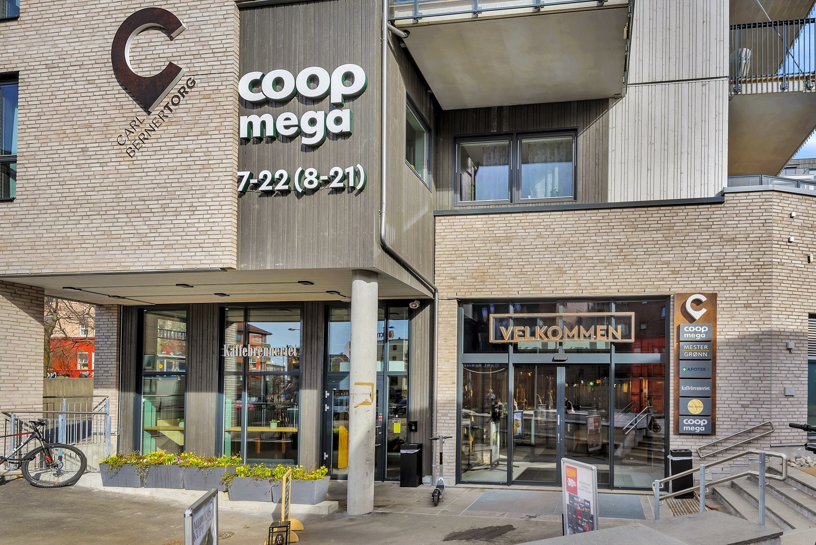 Carl Berner Torg er et flott senter med ulike butikker som Coop mega, Mester grønn, Apotek 1 og Kaffebrenneriet. Galleribilde