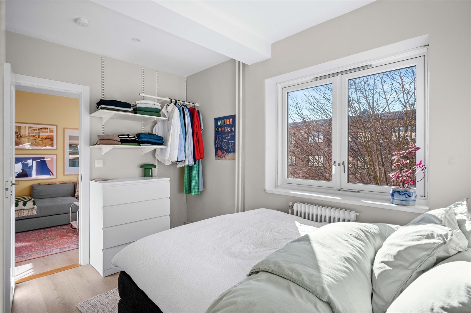 Soverommet er av den gode størrelsen og det er gode muligheter for oppbevaring. Galleribilde