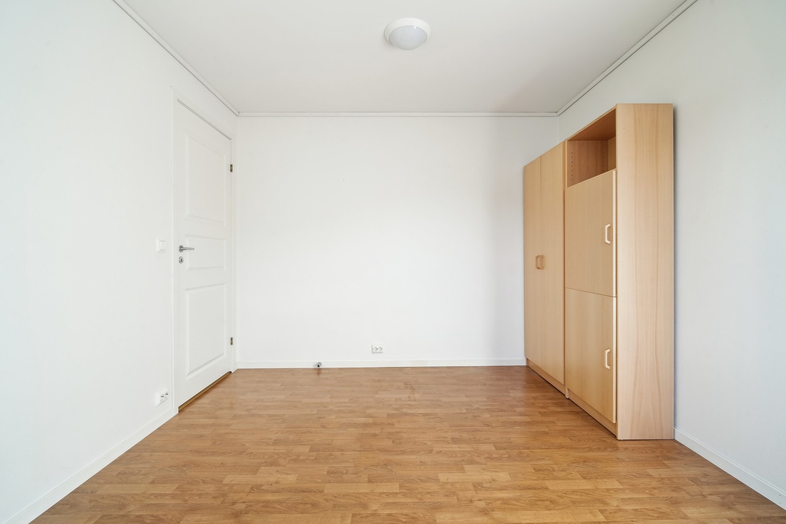 Det er lyse overflater og god plass. Galleribilde