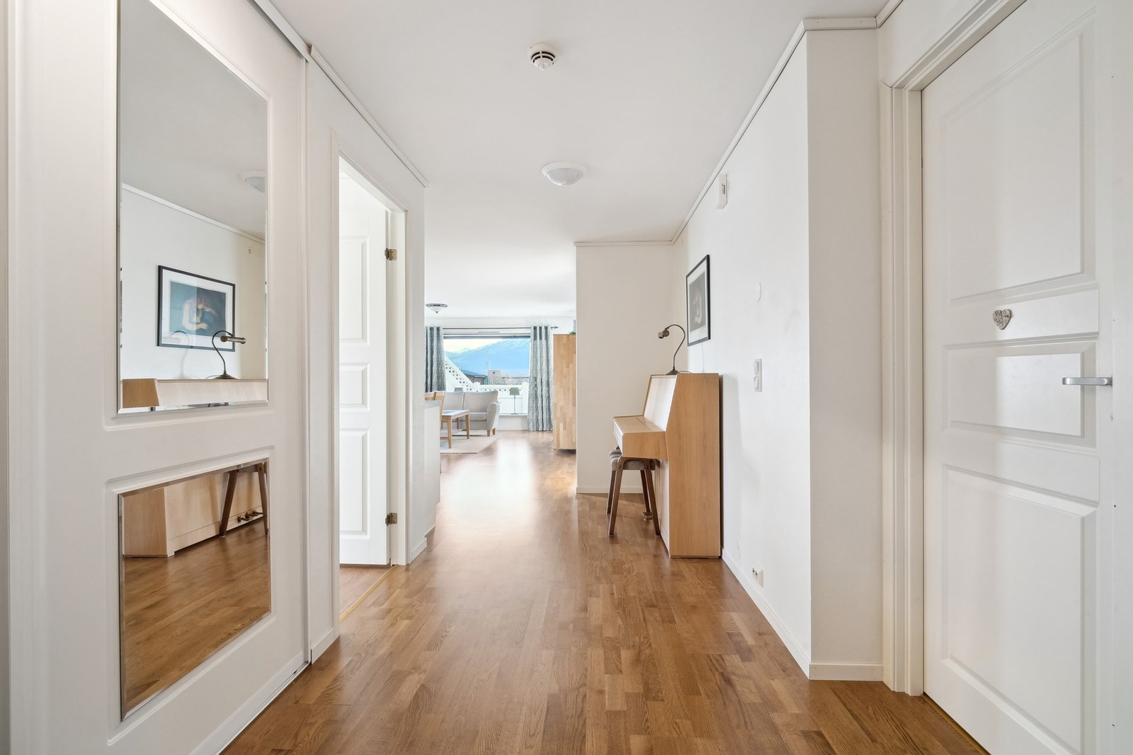 Leiligheten har et areal på 95 kvm og med 3 soverom. Galleribilde