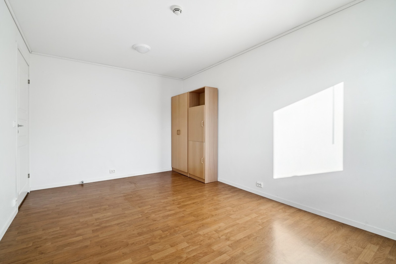 Garderobeinnredning medfølger slik den står. Galleribilde