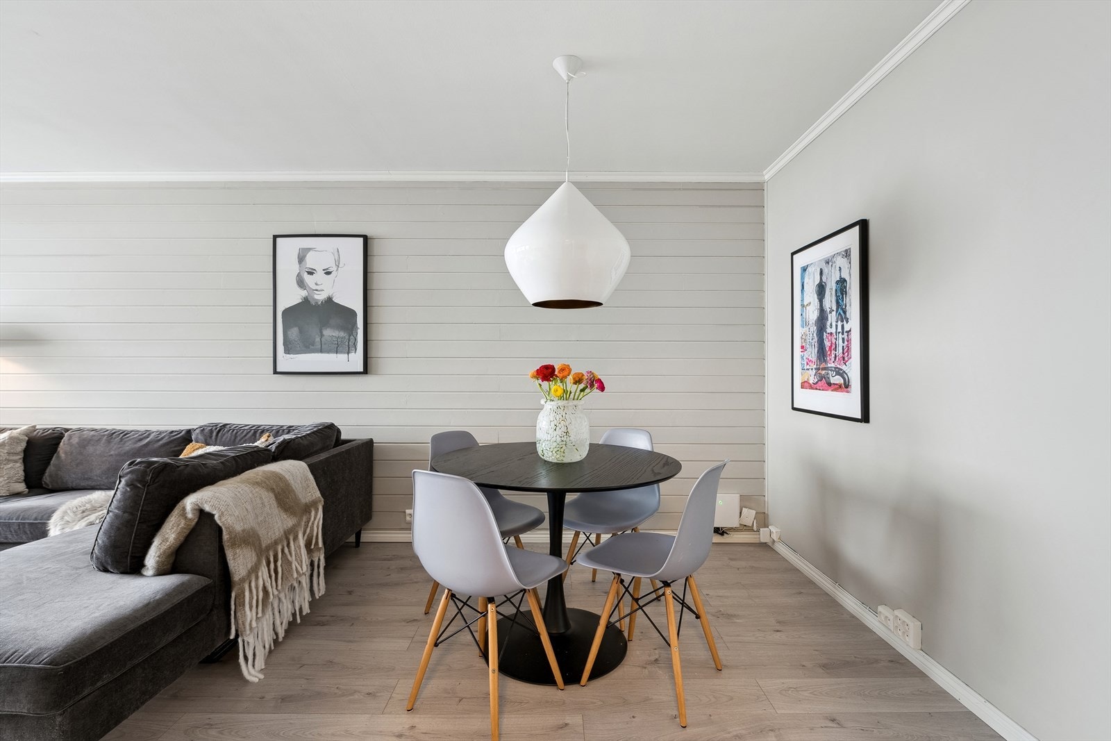 Alle overflater er nybehandlet og nymalt februar 2025. Galleribilde