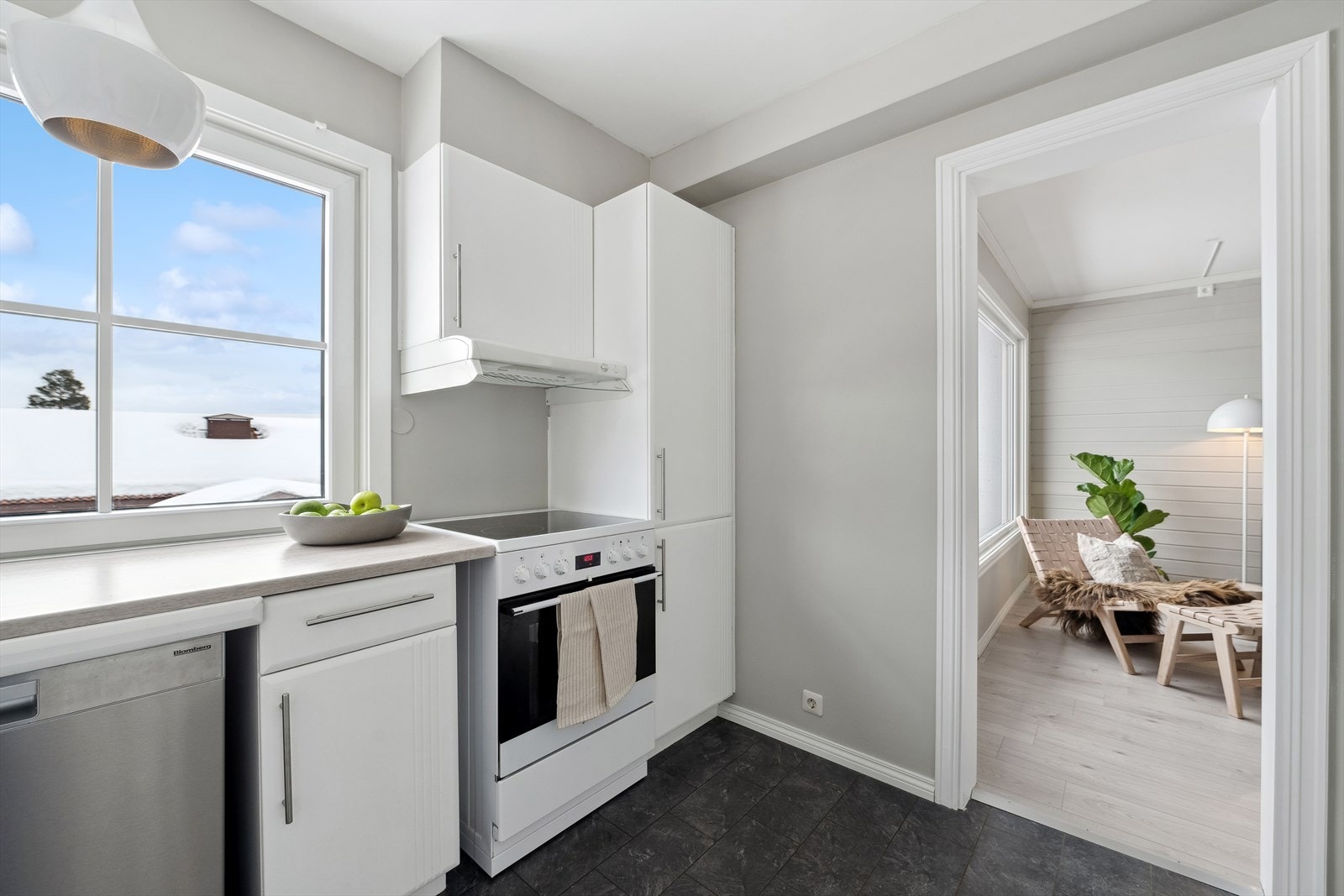 Alle hvitevarer på kjøkken medfølger. Galleribilde