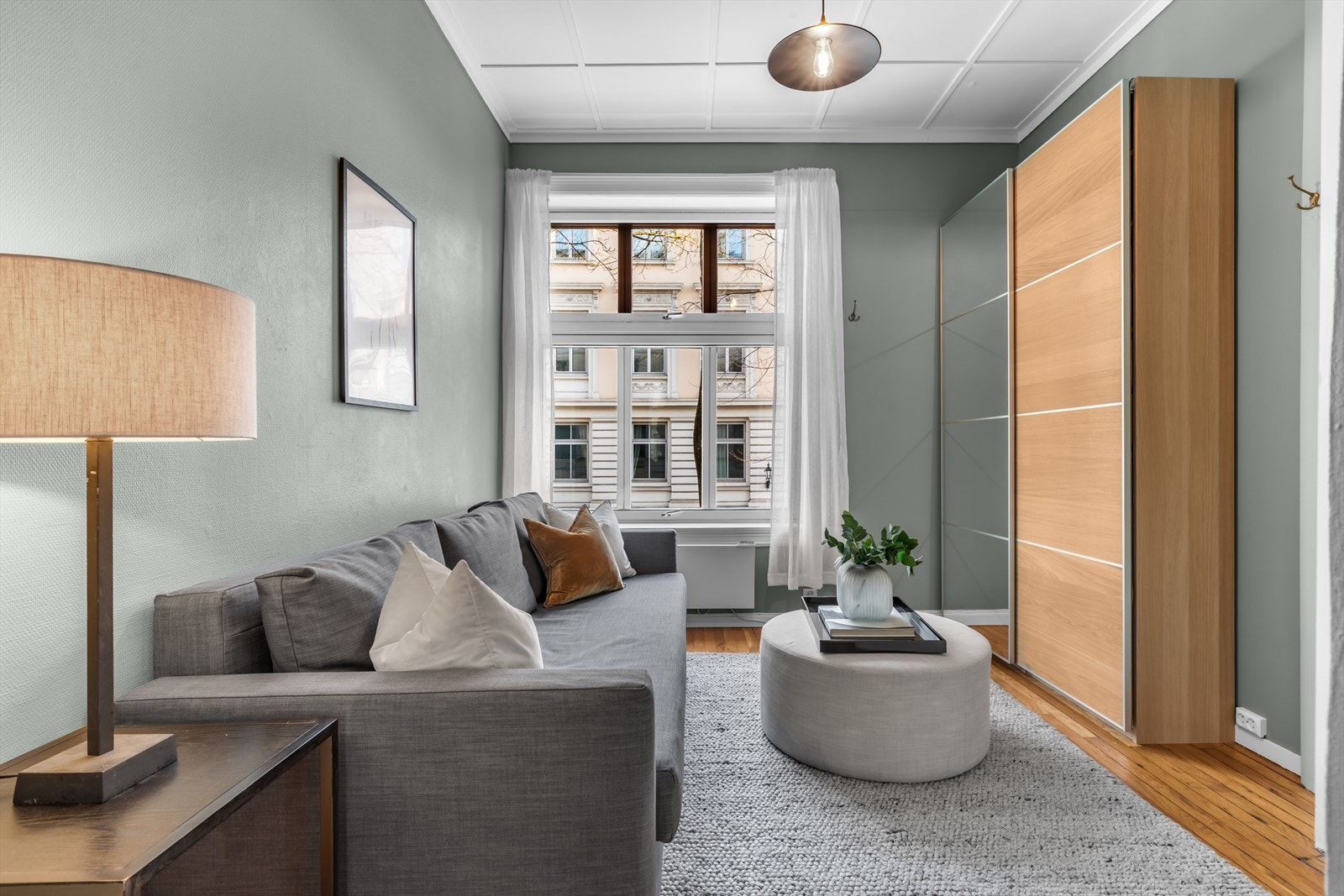 Rommet vender mot en rolig blindgate. Galleribilde