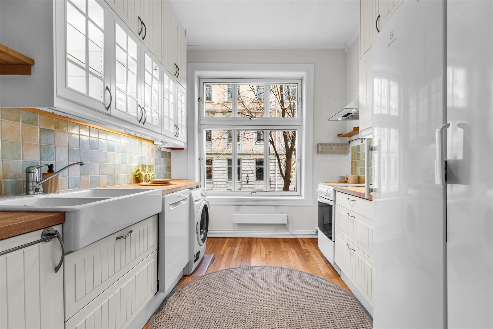 God skap- og benkeplass. Galleribilde