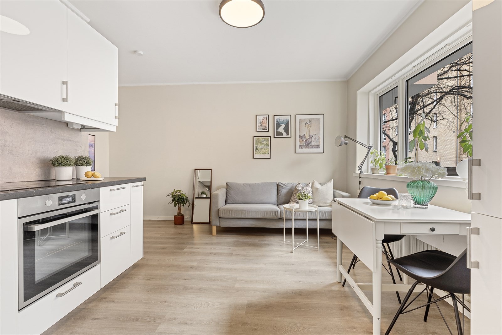 Velkommen til Jens Bjelkes gate 82 B! Her får dere en lys og stilren 2-roms med mange flotte kvaliteter. Vi ses på visning! Galleribilde