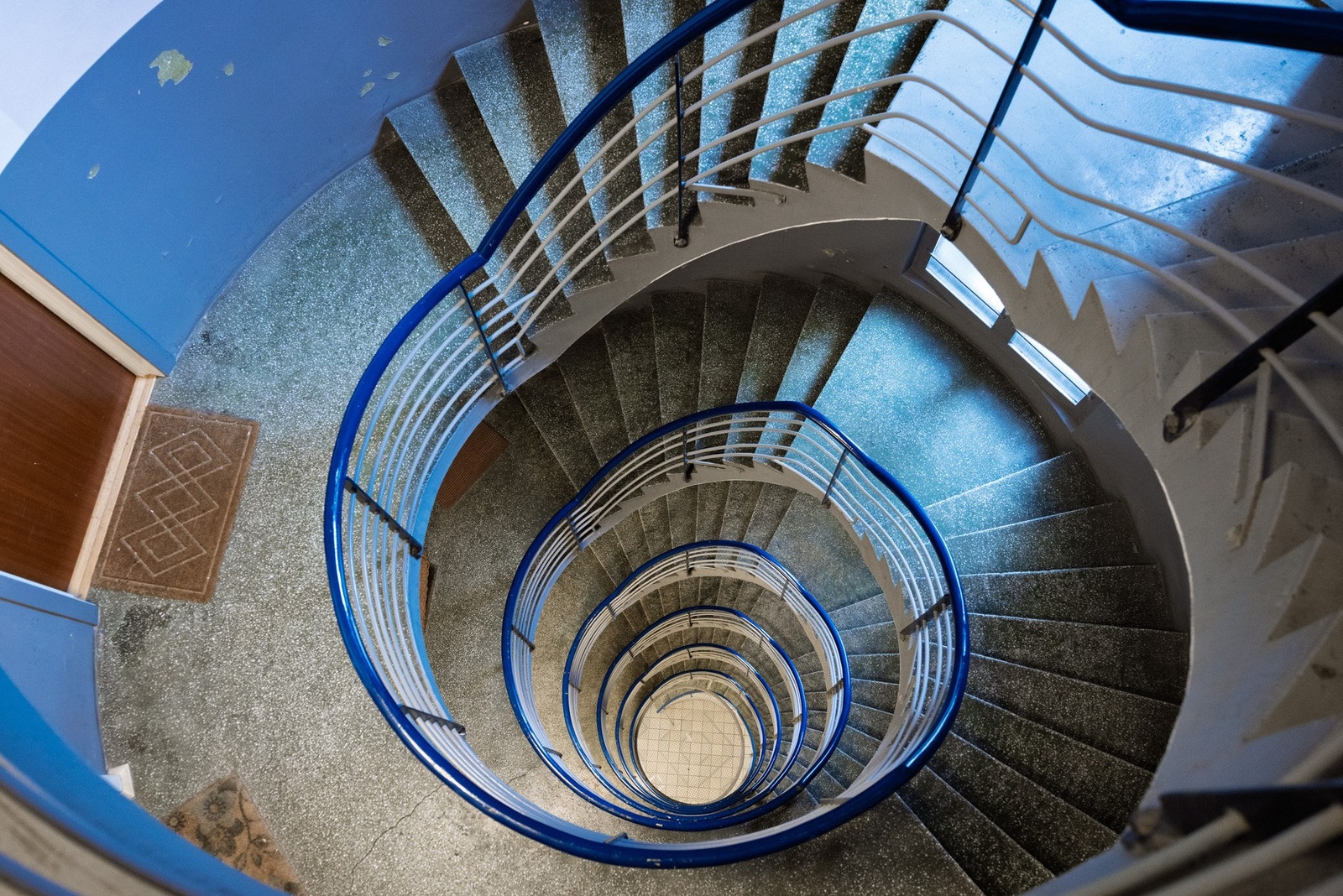 Felles trappeoppgang. Galleribilde