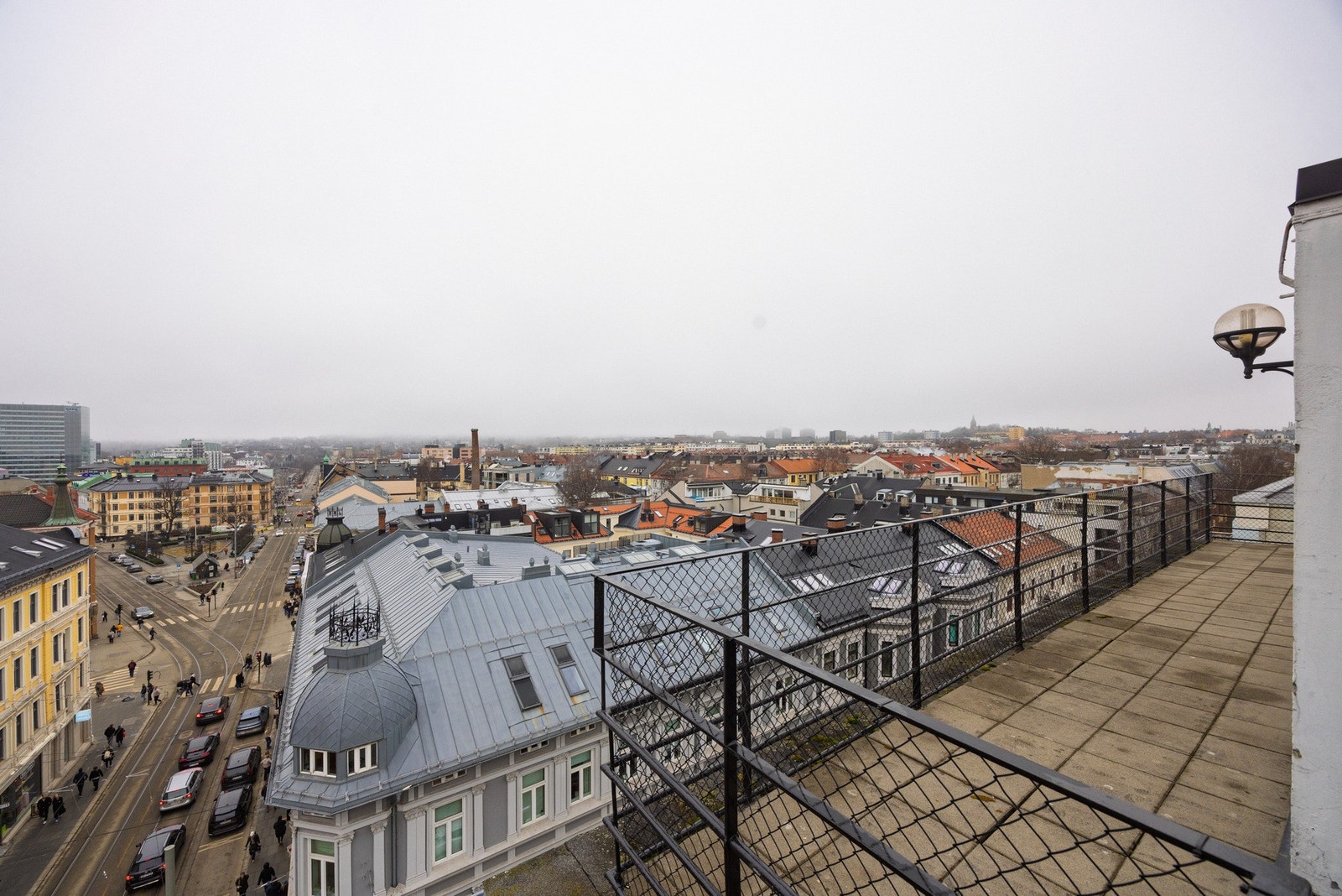 Borettslaget byr på flotte fellesfasiliteter for beboerne, som stor felles takterrasse med utsikt over byen. Galleribilde