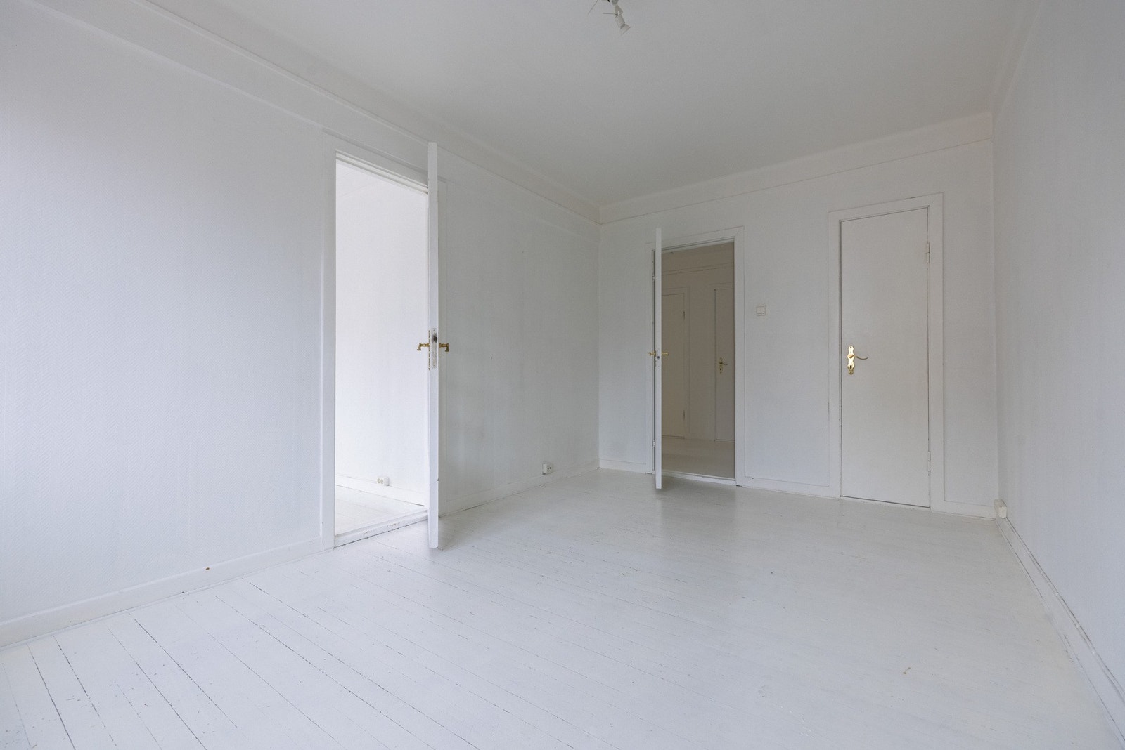 Stuen har originalt tregulv. Galleribilde