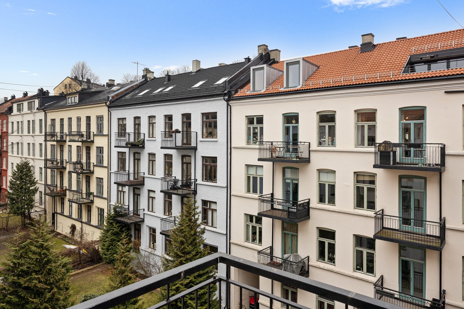 Her kan du nyte fine sommerdager med gode solforhold på ettermiddagen og kvelden. Galleribilde