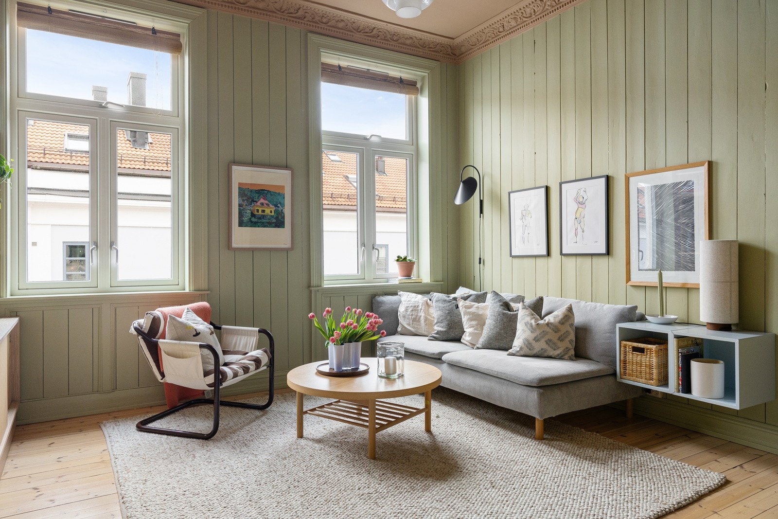 Leiligheten ligger fint til i byggets to øverste etasjer. Galleribilde