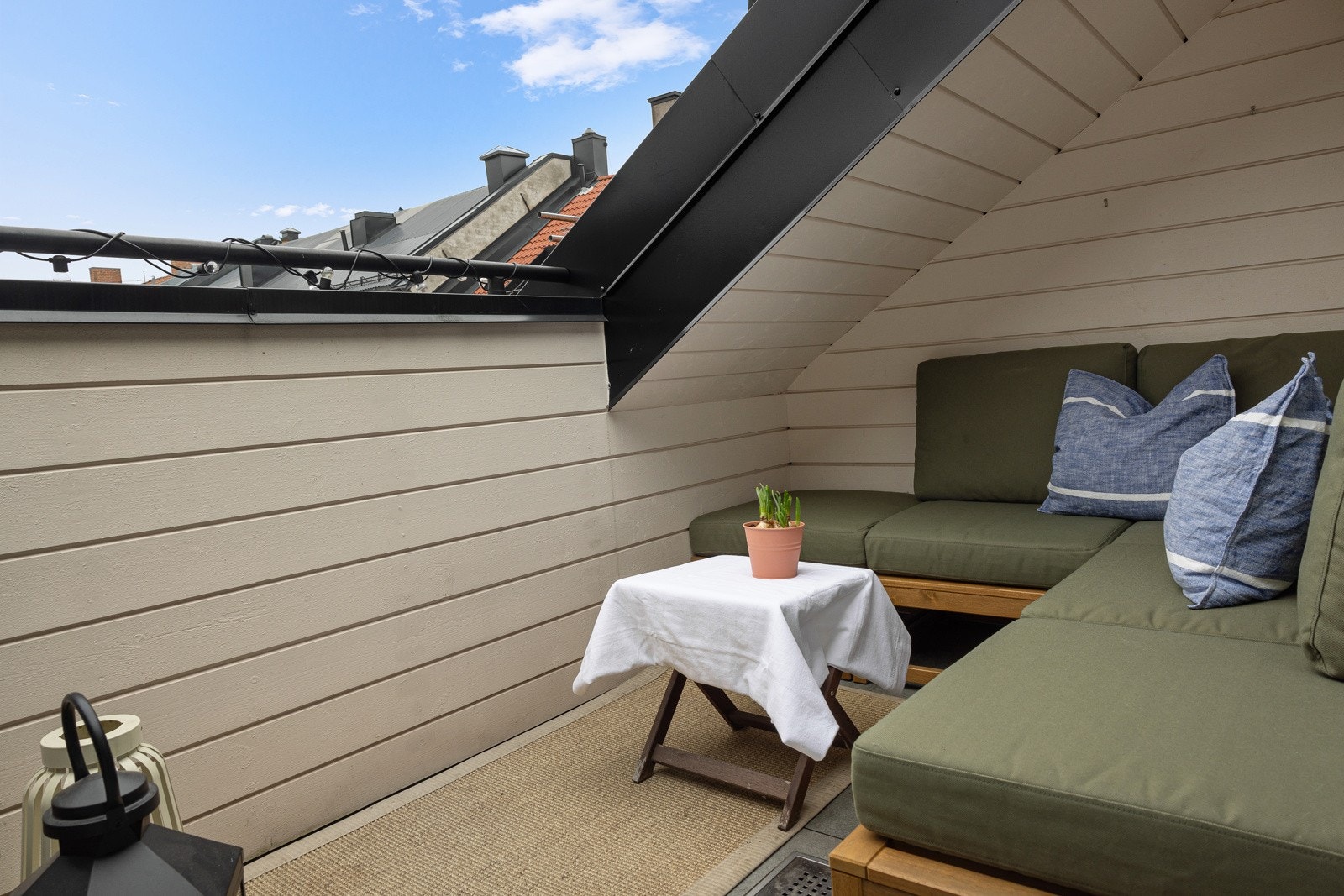 Nydelig takterrasse på 5,8kvm med god plass til utemøbler. Galleribilde