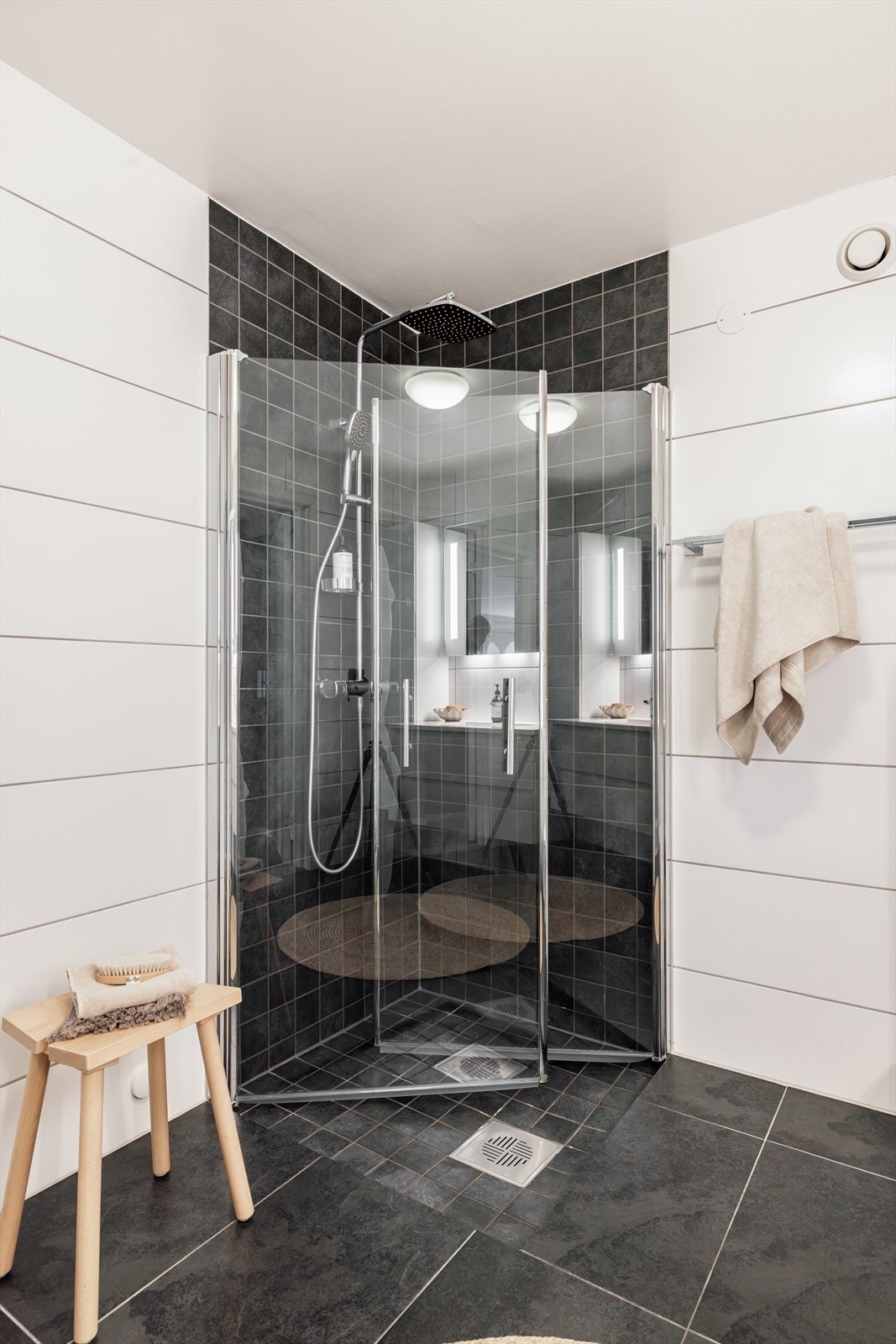 Dusjhjørne med regndusj Galleribilde