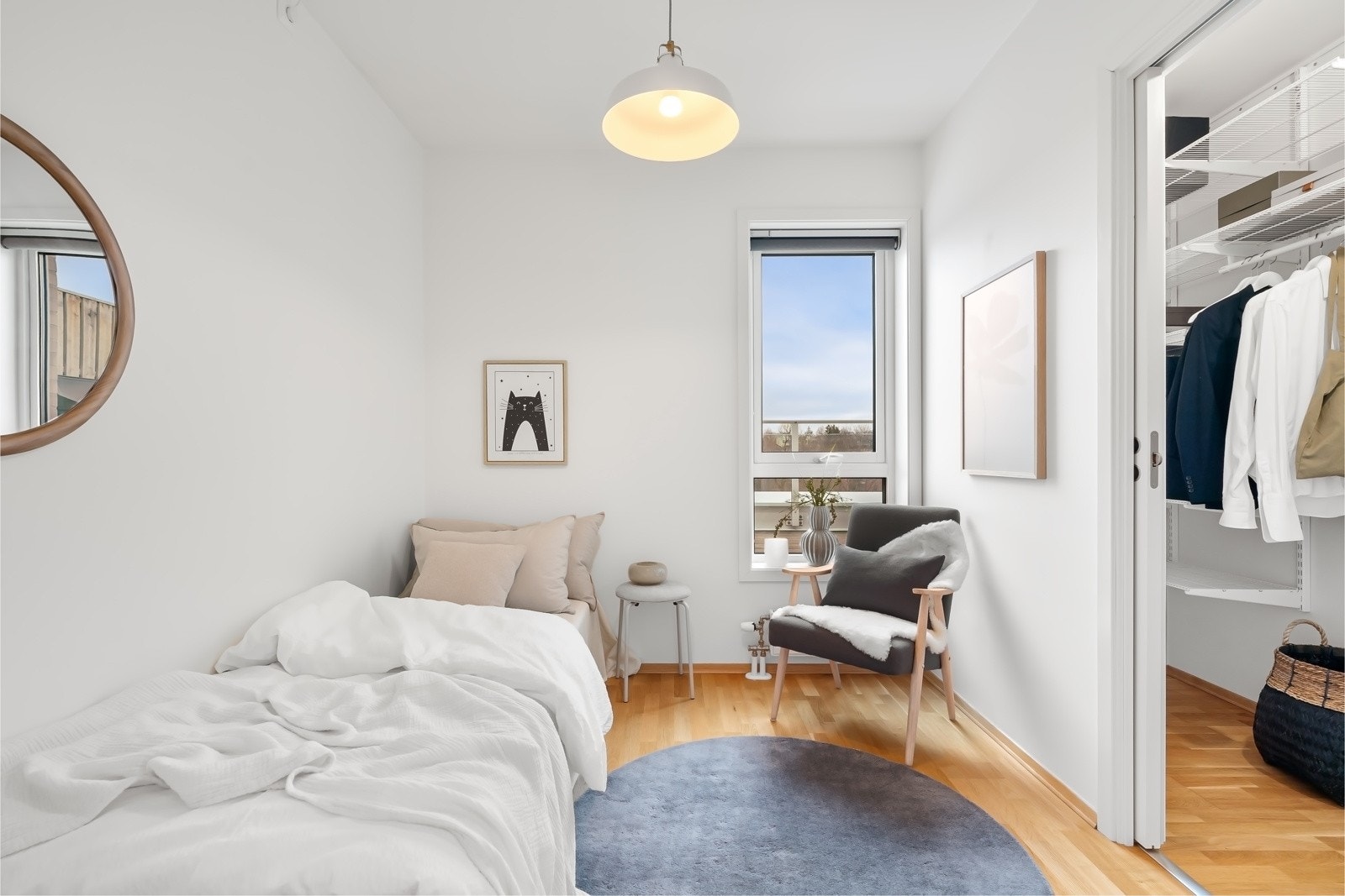 Soverom 2 med innvendig bod (mulig walk-in) i praktisk tilknytning Galleribilde