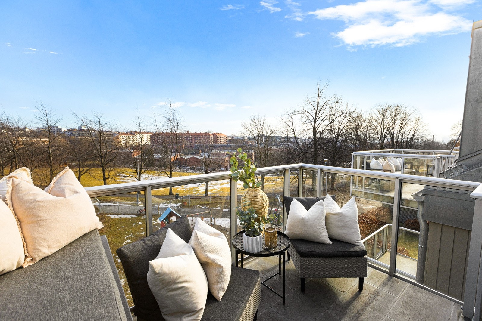 Unik 3-roms toppleilighet med 115 m² gulvareal, 2 luftige balkonger og utsikt. Galleribilde