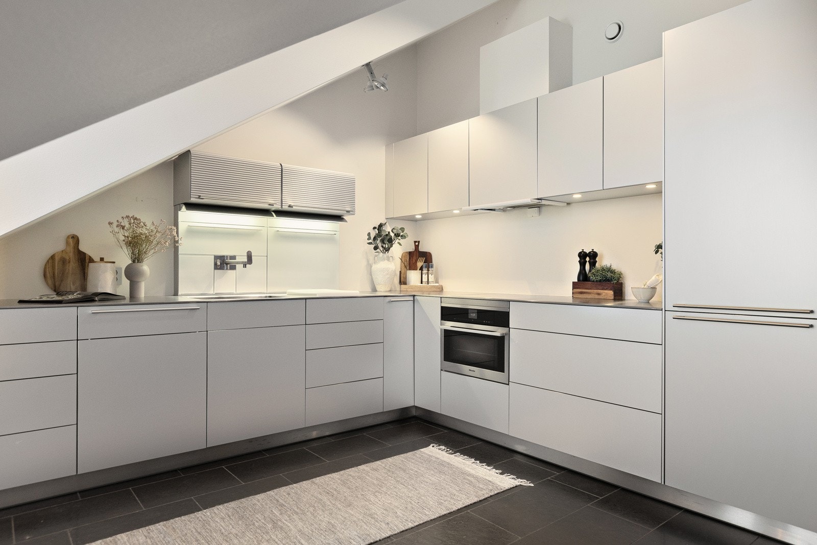 Den eksklusive og spesiallagde kjøkkeninnredningen er fra Bulthaup. Galleribilde