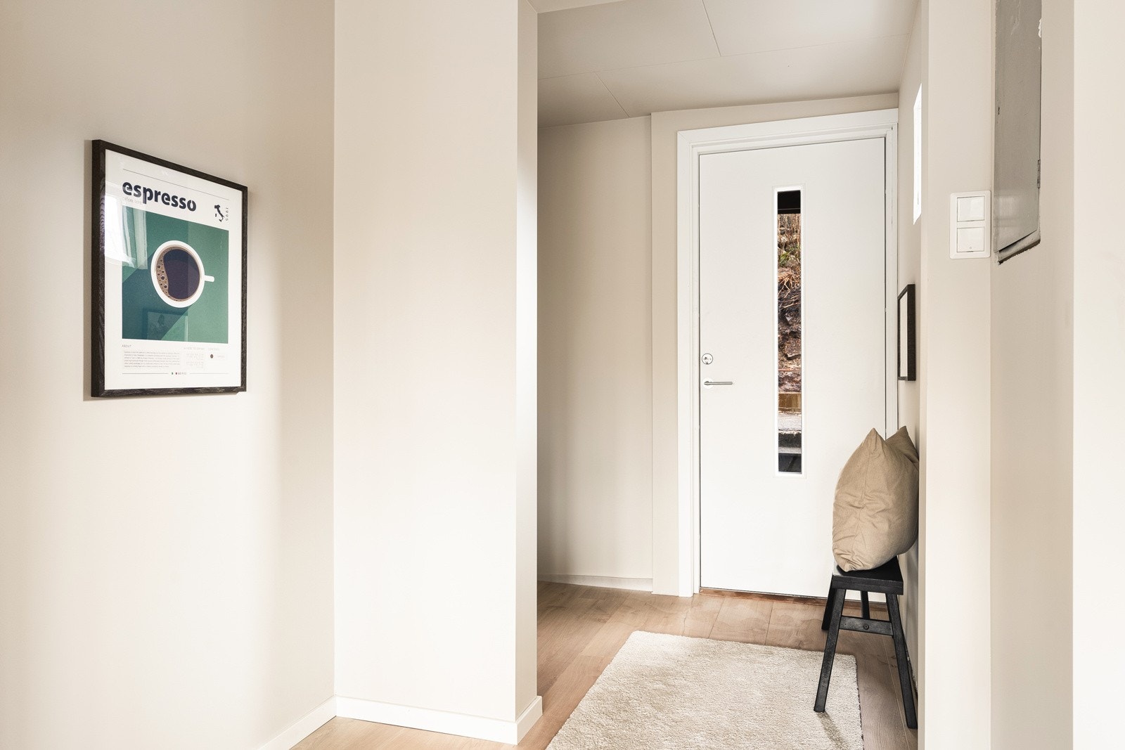 Det er et romslig inngangsparti med god plass til sko og yttertøy. Galleribilde