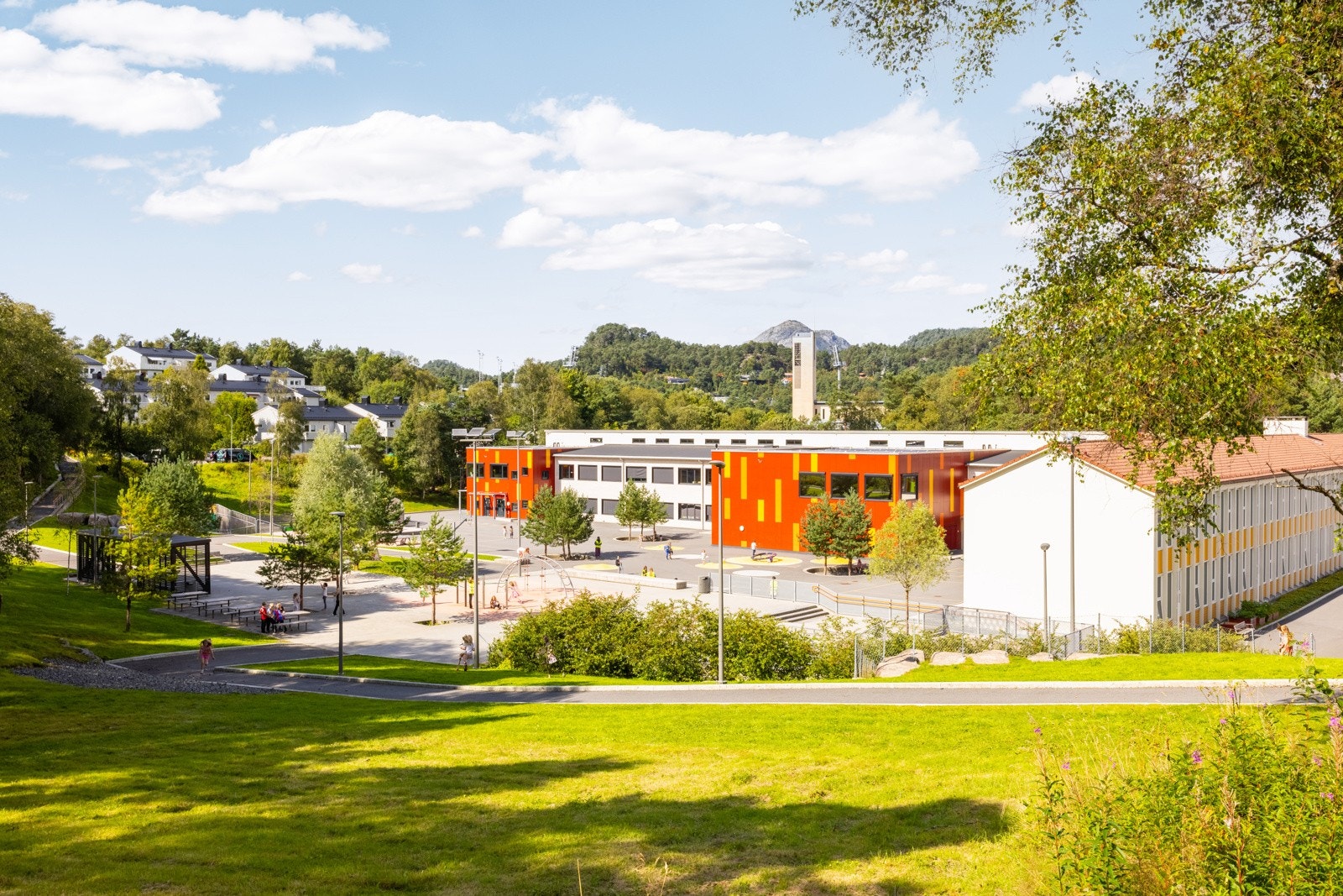 Varden skole er også en spasertur unna. Galleribilde