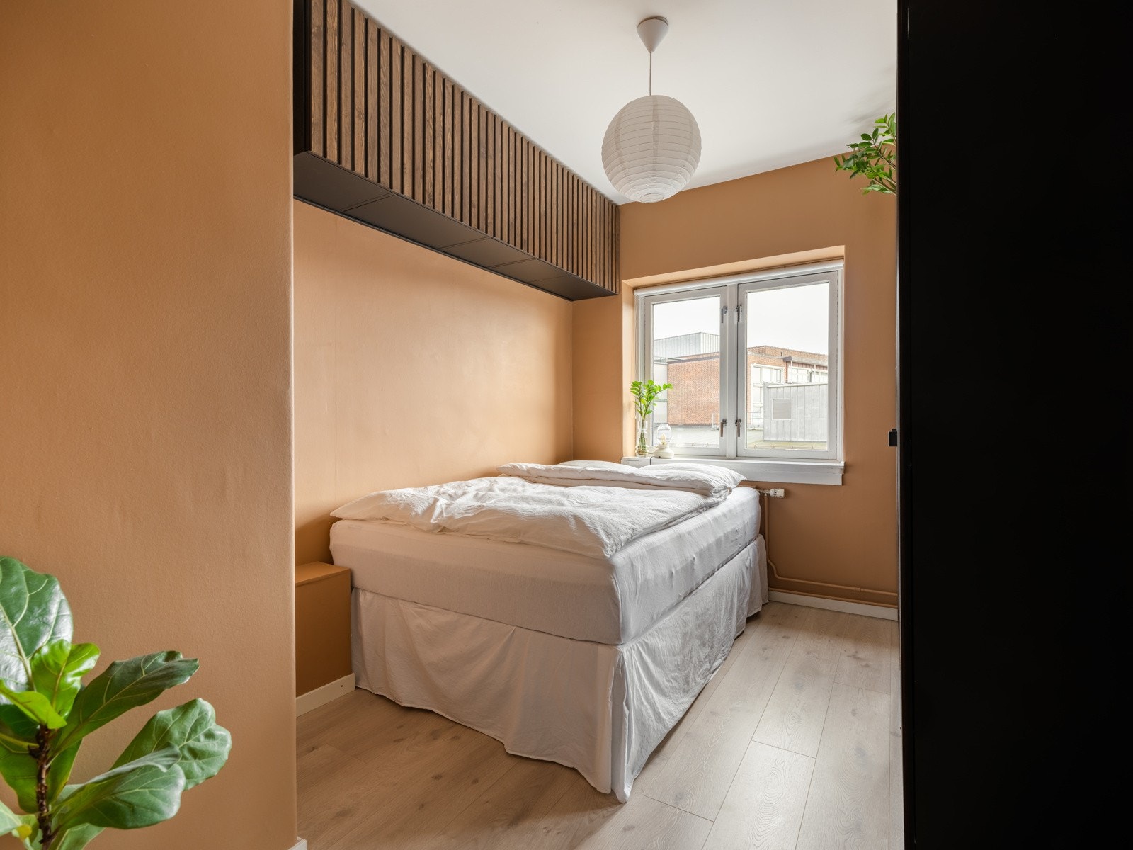 Innbydene soverom med plass til dobbeltseng. Galleribilde