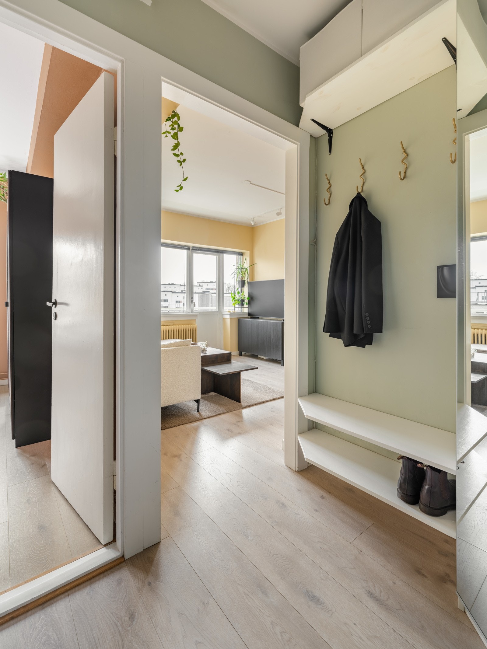 Entré/mellomgang. Galleribilde