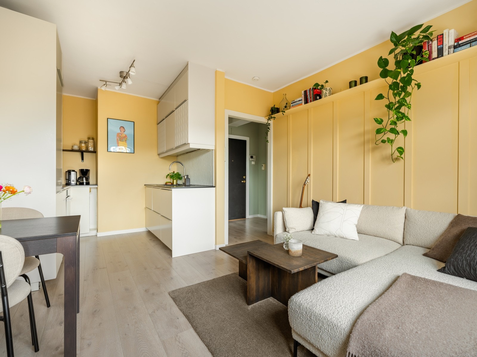 Sosial og åpen stue- og kjøkkenløsning. Galleribilde