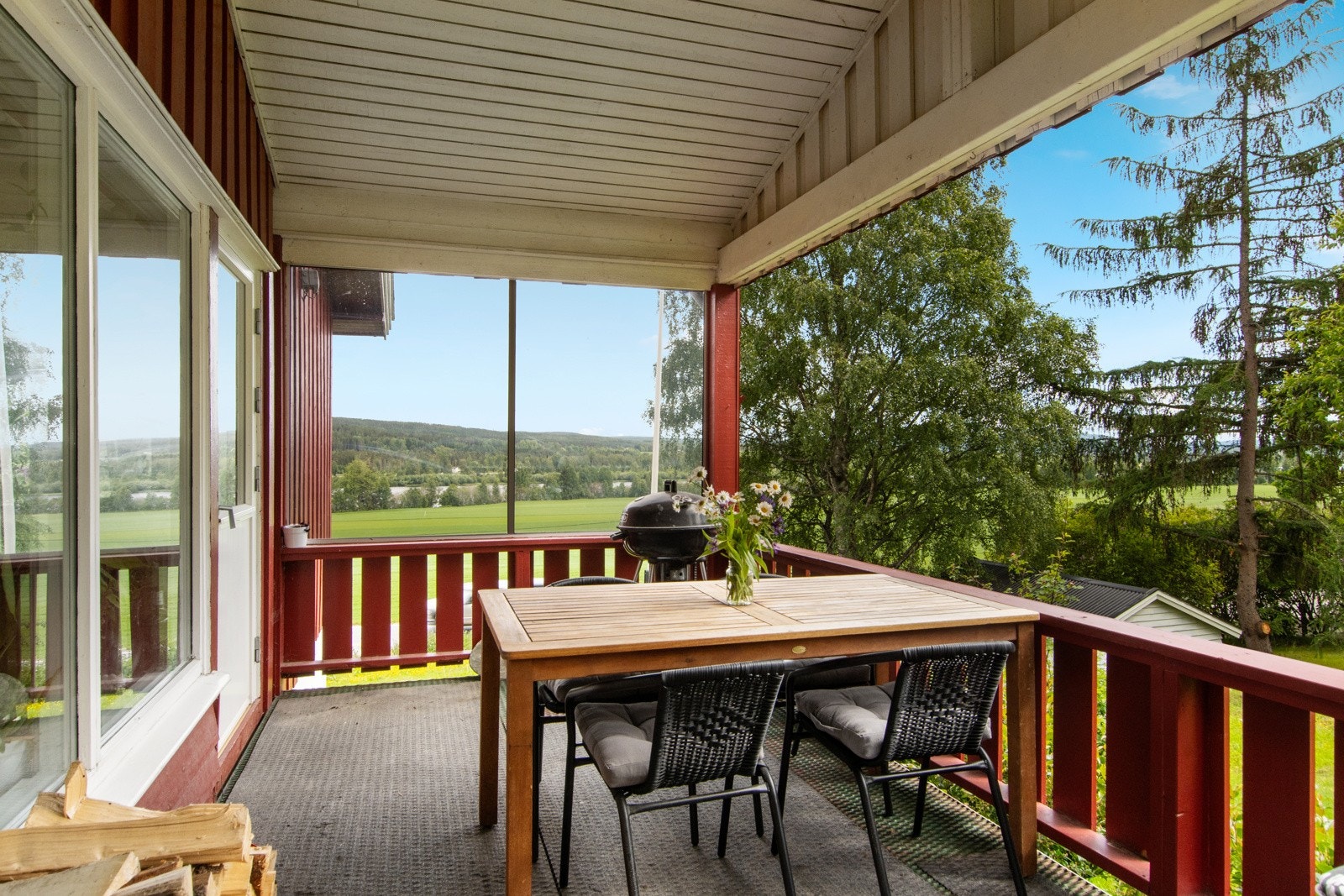 Plass til sittegruppe, grill, beplantning, etc. Galleribilde