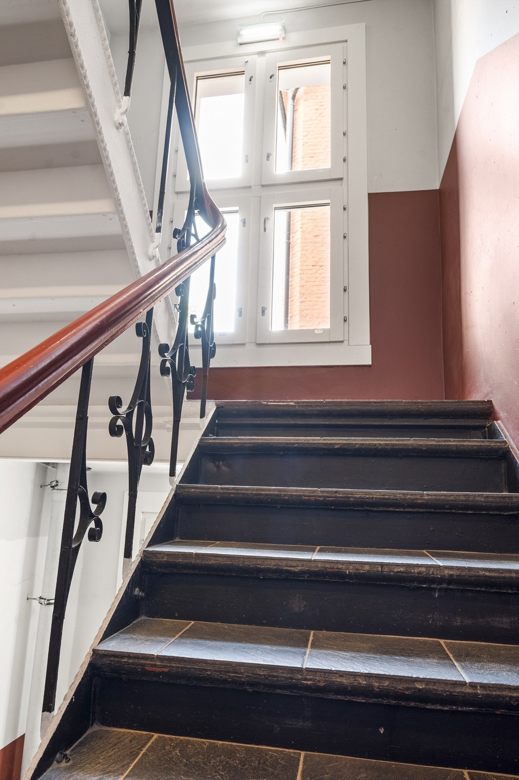 Klassisk og velholdt trappeoppgang Galleribilde