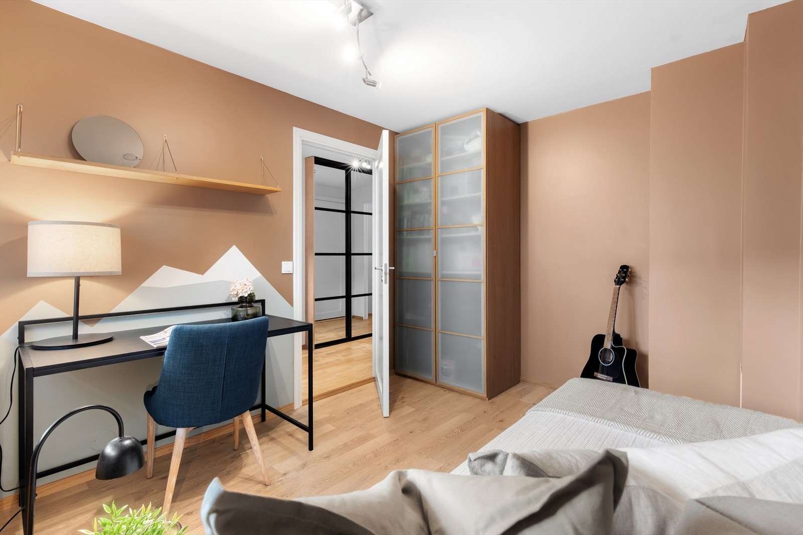 Rommet egner seg ypperlig som både barnerom, gjesteværelse eller kontor - alt etter ønske og behov! Galleribilde