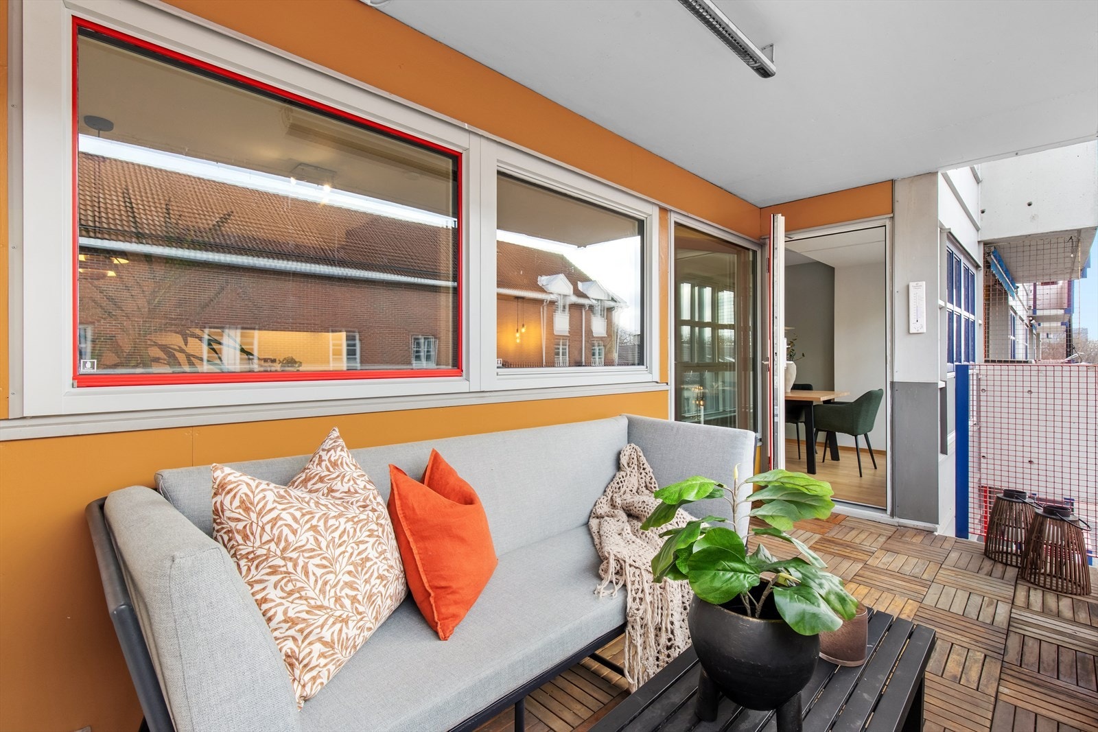 Her er det rikelig med plass til både sittegruppe, grill, samt variert beplantning. Galleribilde