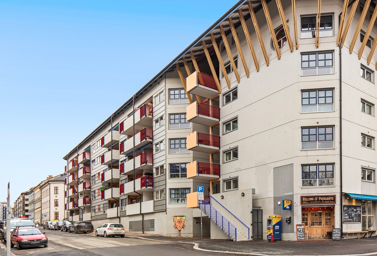 Denne andelen har egen biloppstillingsplass med lading for EL-bil. Her er det enkelt å parkere bilen! Galleribilde