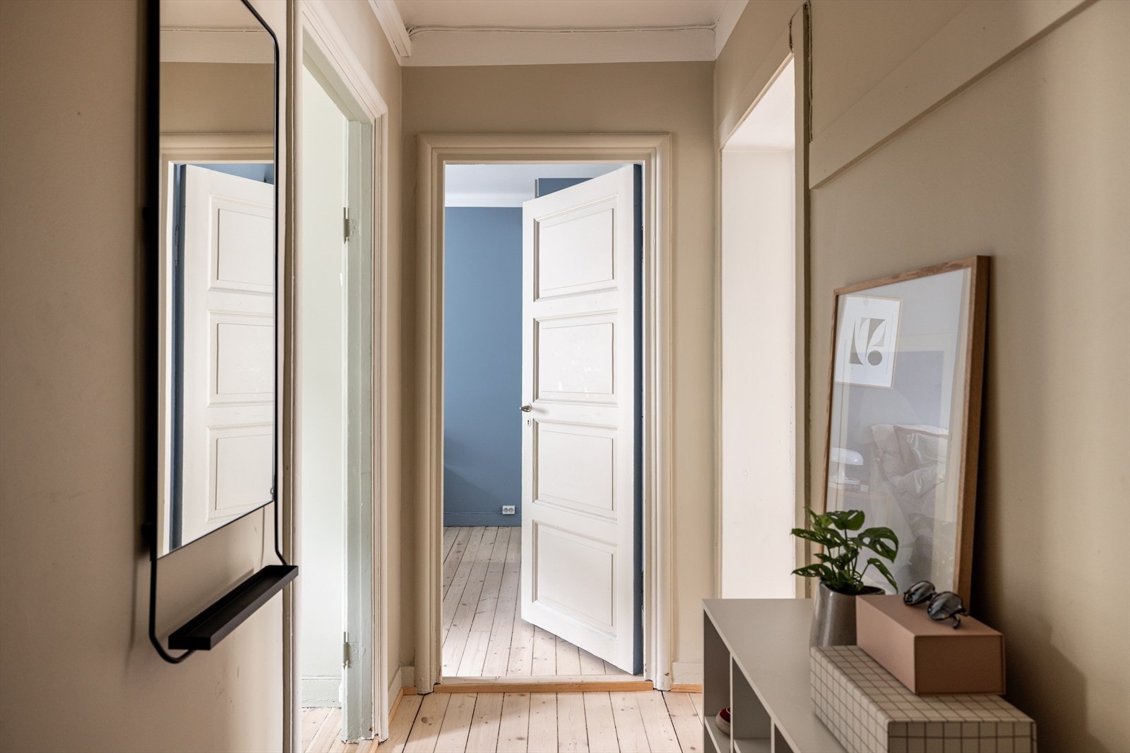 Praktisk med inngang til alle rom fra yttergang. Galleribilde