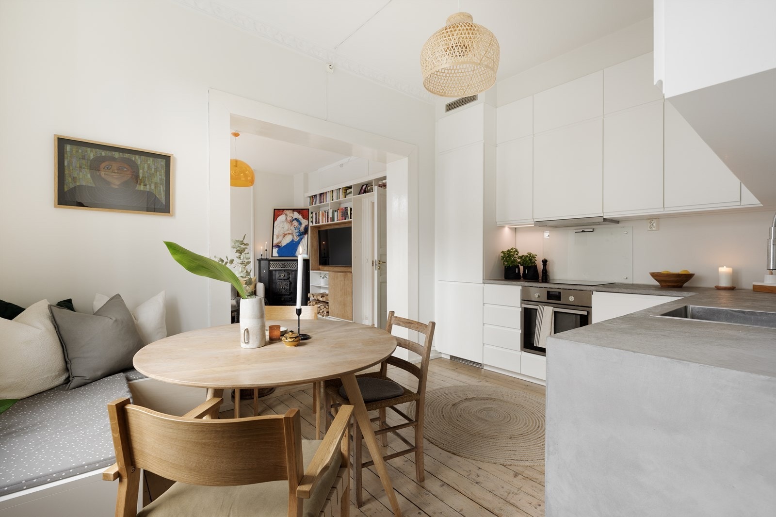 Dette er et herlig kjøkkenrom hvor dere vil elske å tilberede dagens måltider! Galleribilde