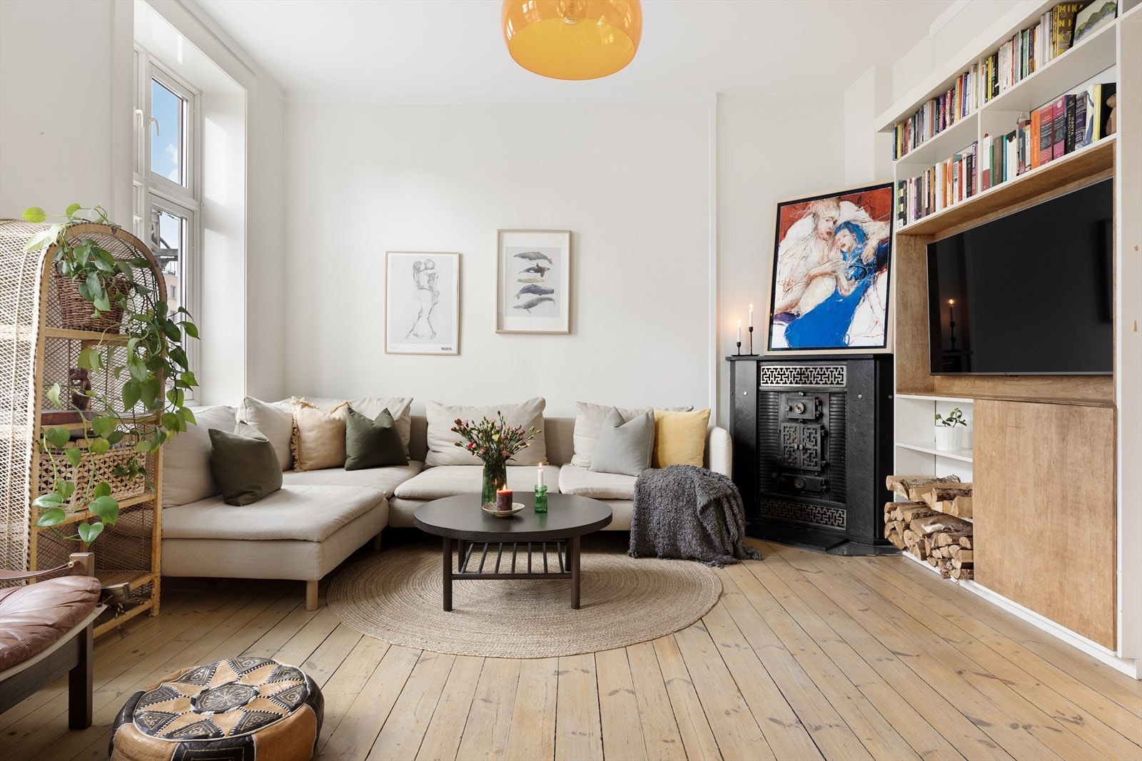 Den store og lyse stuen blir det rommet dere vil tilbringe mest tid i! Rommet har en fantastisk, lys og luftig atmosfære. Galleribilde