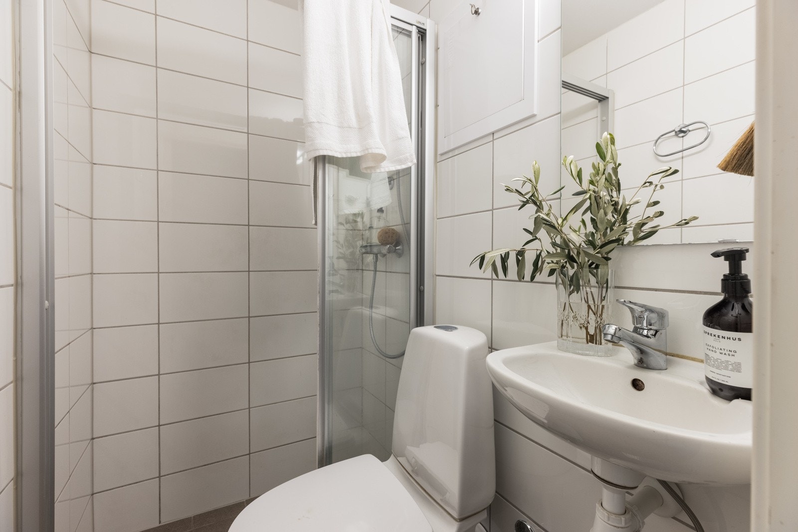 Flislagt bad med varmekabler. Badet har ferdigattest fra 2014. Galleribilde