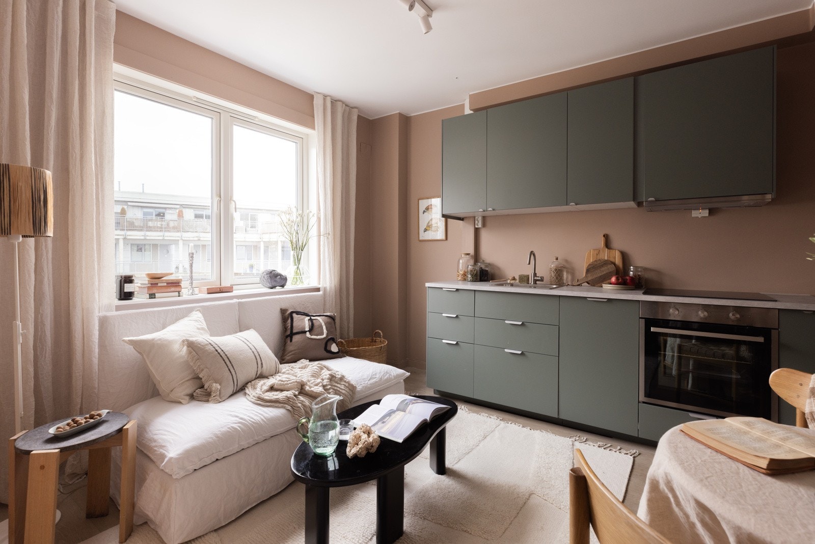 Velkommen til en nyoppusset og lekker 1-roms presentert av Hege Berg Thomstad. Galleribilde