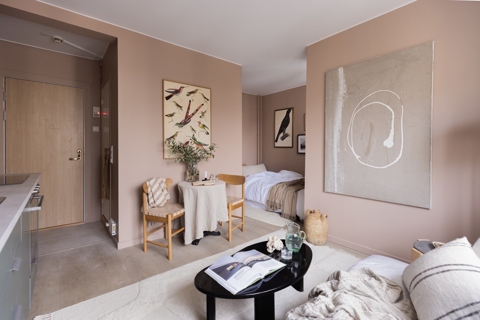 Takhøyde på 253 cm gir en god romfølelse. Galleribilde