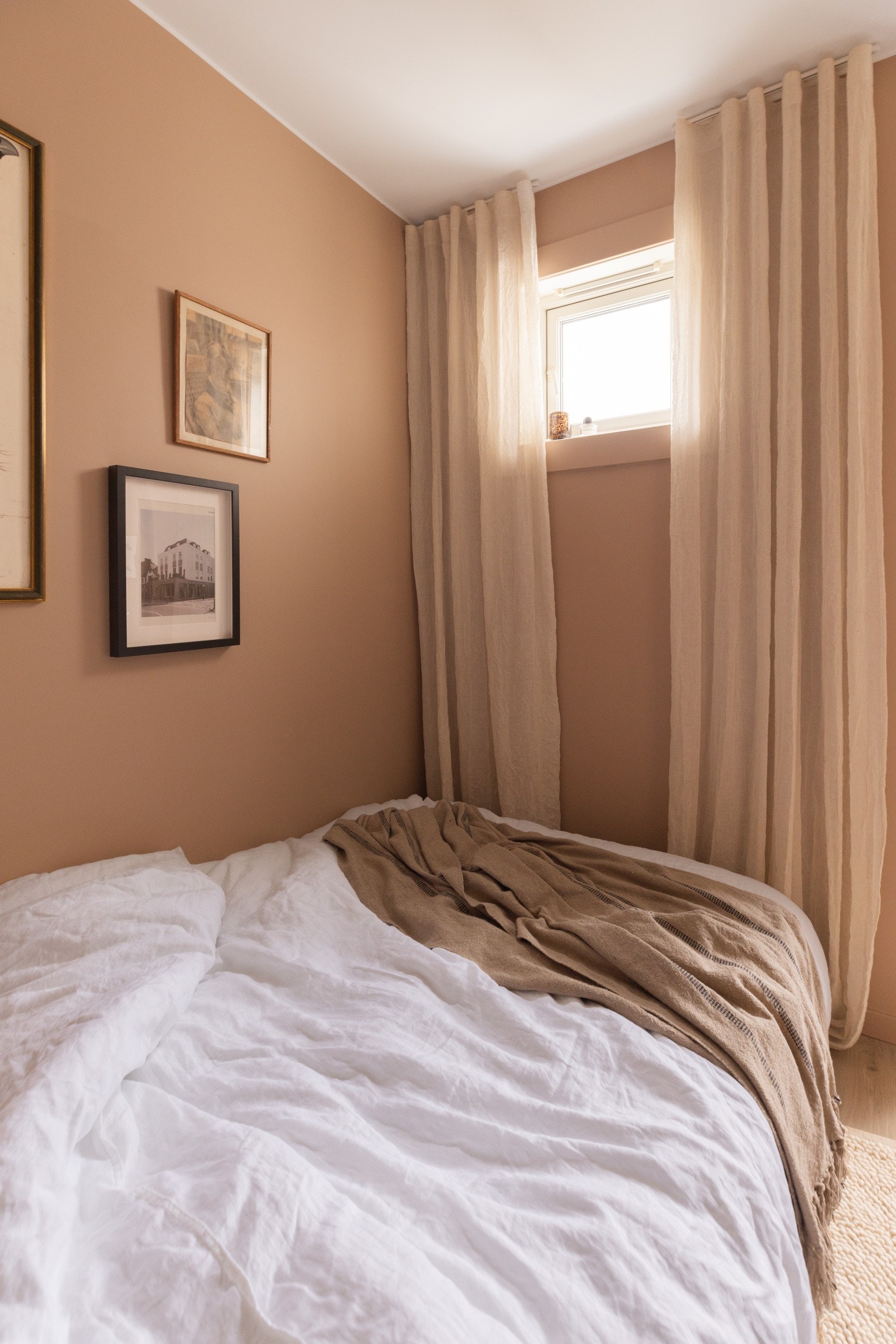 Alkoven har vindu. Galleribilde