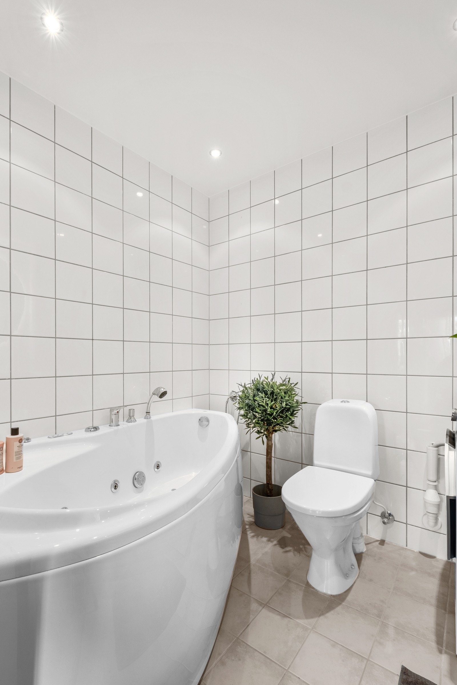 Bad med badekar. Galleribilde