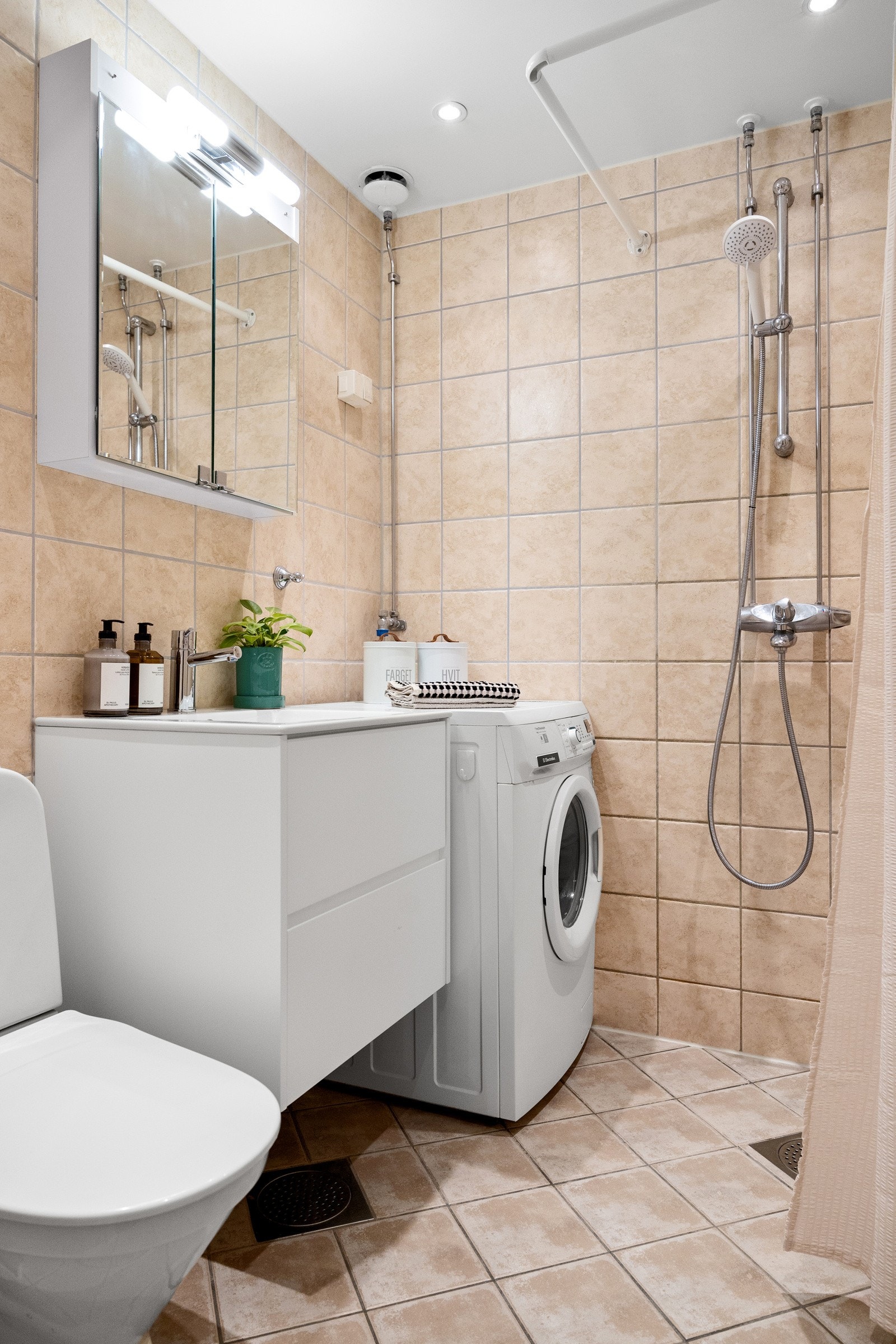 Pent, flislagt baderom fra 2007 (regi av borettslaget). Galleribilde