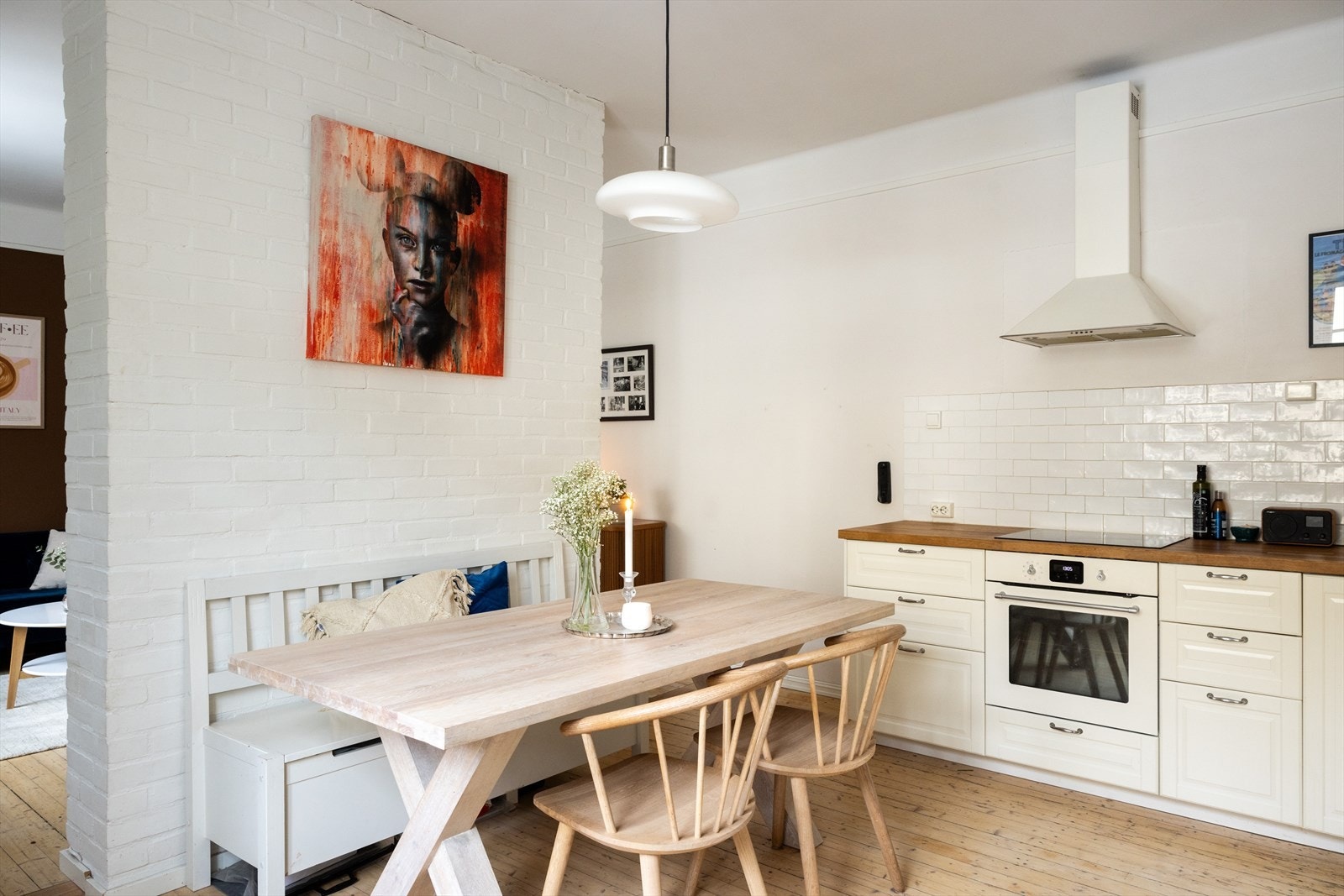 God plass til å invitere gjester på middagsbesøk og ha koselige stunder rundt middagsbordet. Galleribilde