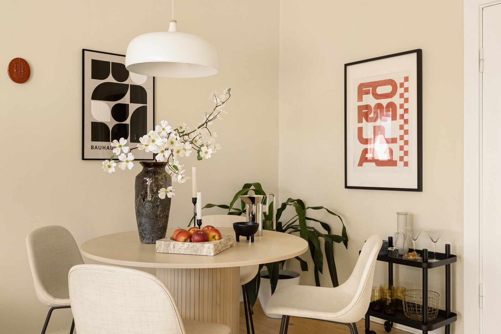 Spisegruppen finner sin naturlige plass i hjørnet på stuen. Galleribilde