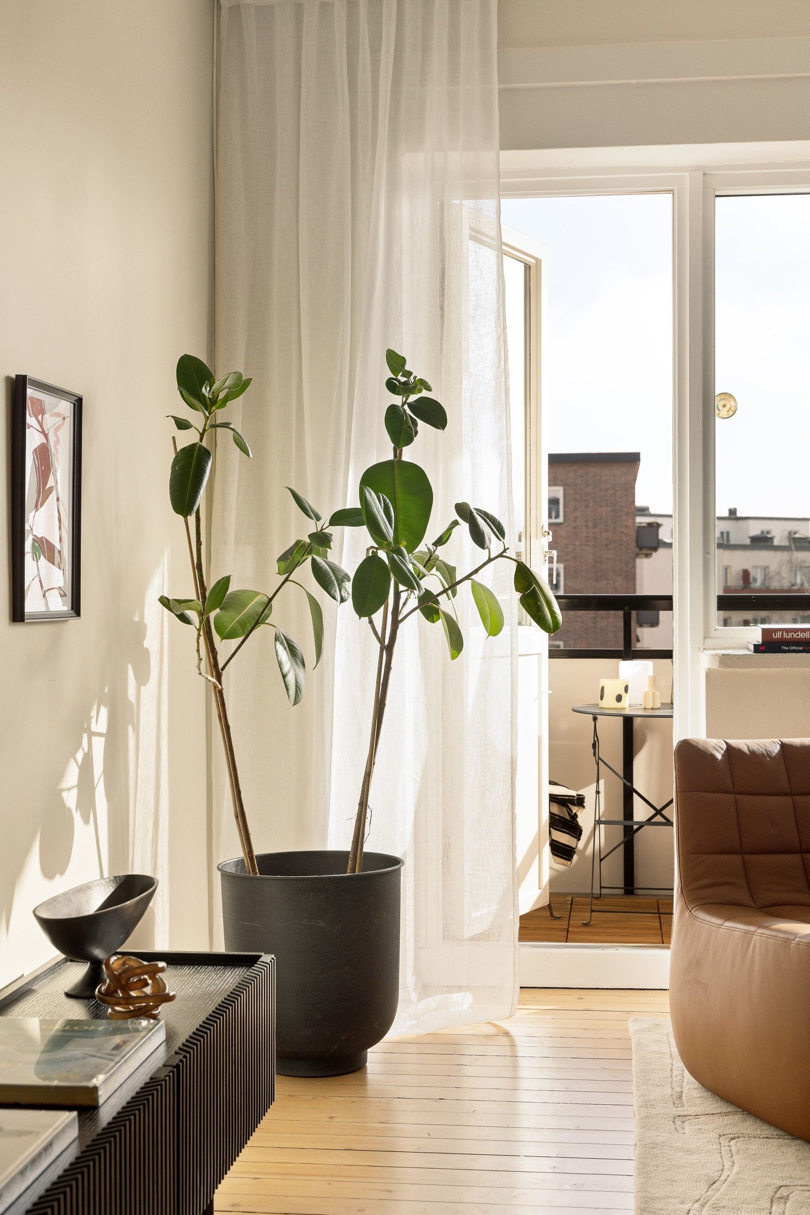 Dette er en gjennomgående og lys 2-roms med solrik balkong og nydelig utsikt. Galleribilde