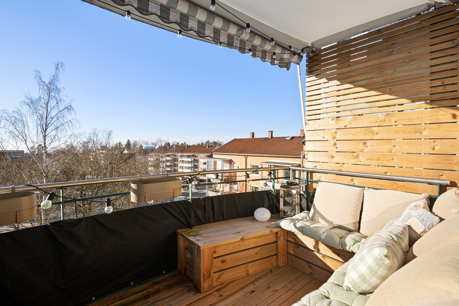 Velkommen til Glimmerveien 8 og denne flotte 3-roms leiligheten med fantastisk beliggenhet og utsikt - Presentert av Christoffer S. Akerjordet og Krogsveen Galleribilde