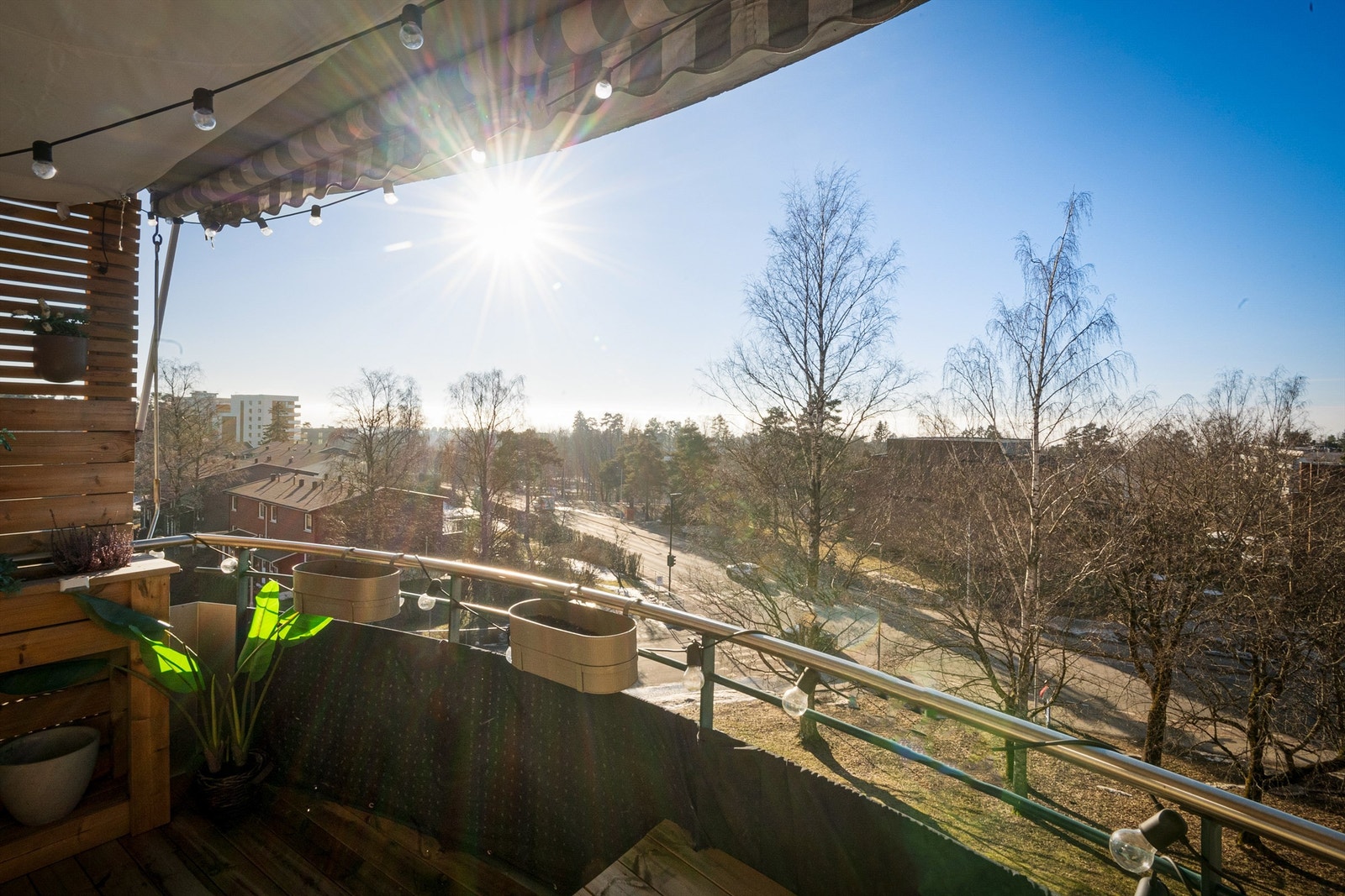 Velkommen til Glimmerveien 8 og denne flotte 3-roms leiligheten med fantastisk beliggenhet og utsikt - Presentert av Christoffer S. Akerjordet og Krogsveen Galleribilde