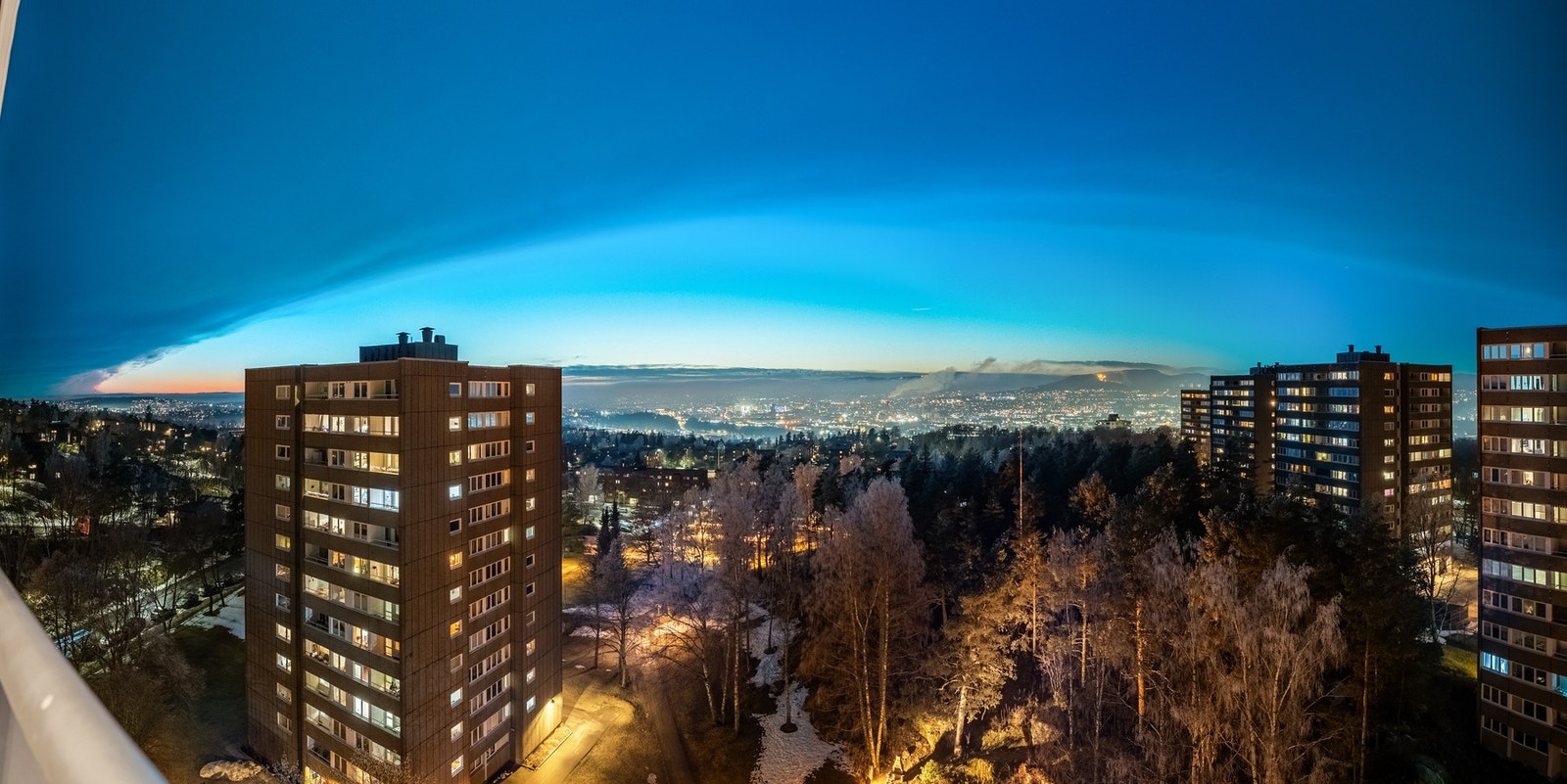 Flott utsikt over nærområdet og vestover Galleribilde